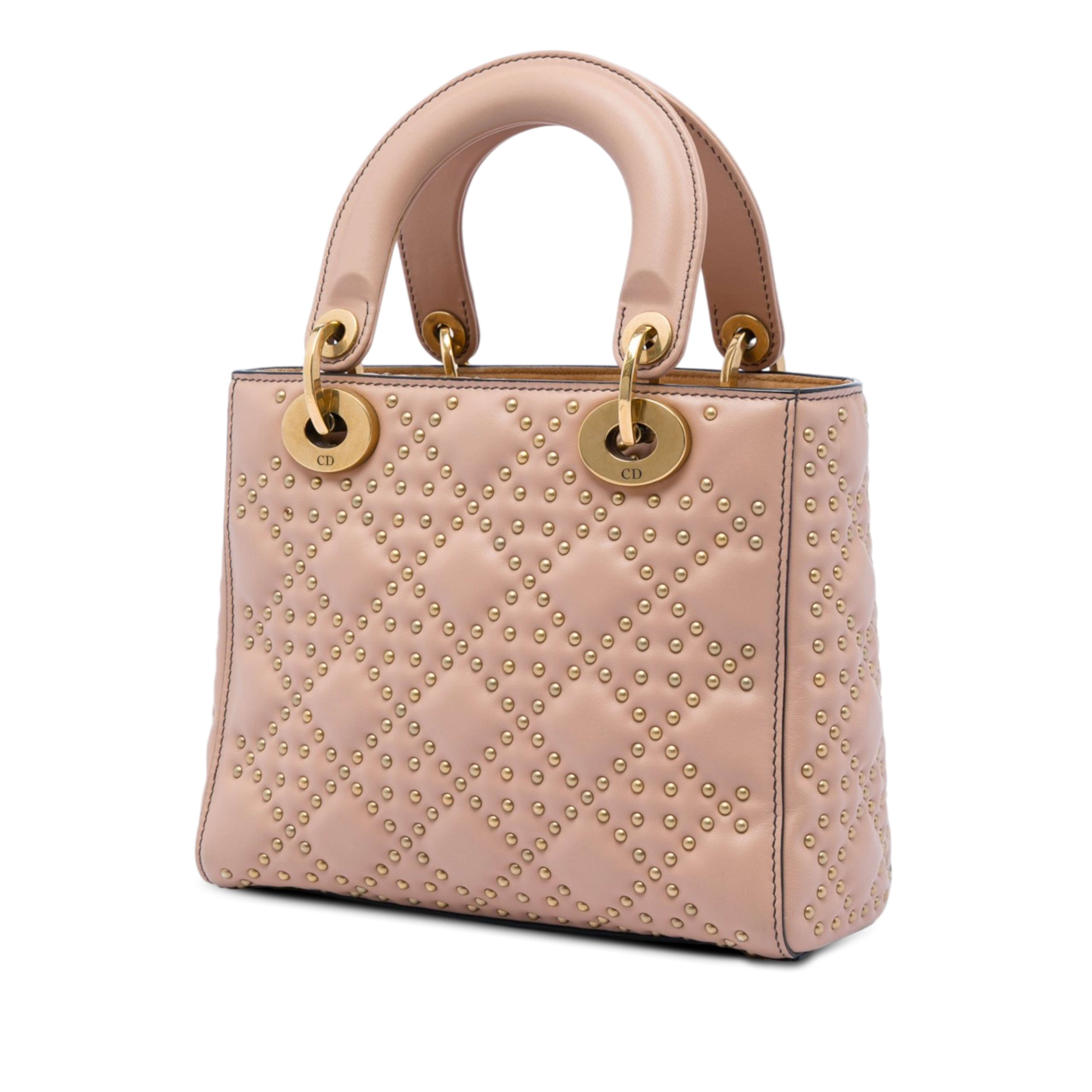Dior Small Lambskin Cannage Studded Supple Lady Dior, från Luxclusif, i färgen rosa. Klicka för att öppna bilden i stort format