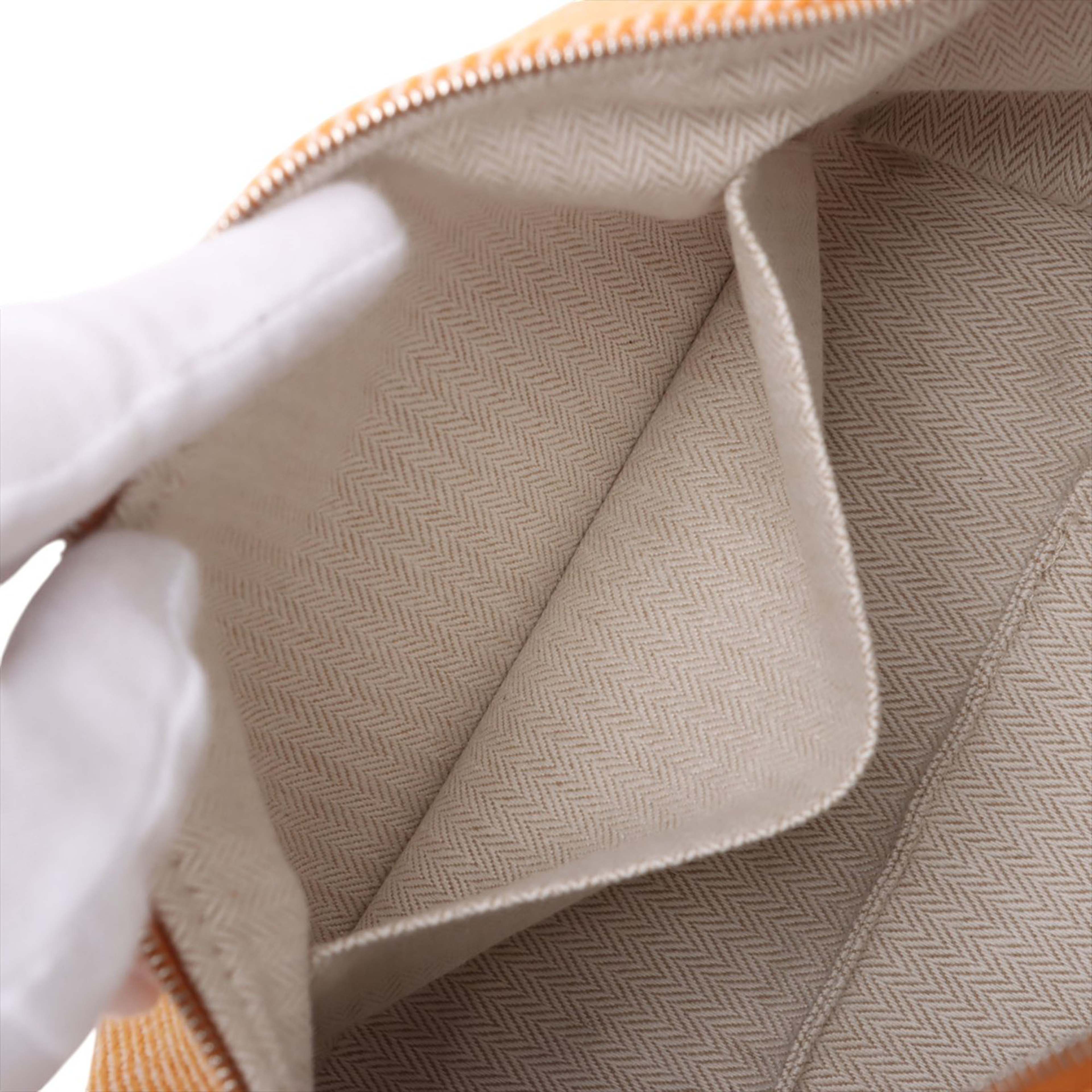 Hermès Small Wool Bride A Brac Au Carre Case, från Luxclusif, i färgen light orange. Klicka för att öppna bilden i stort format