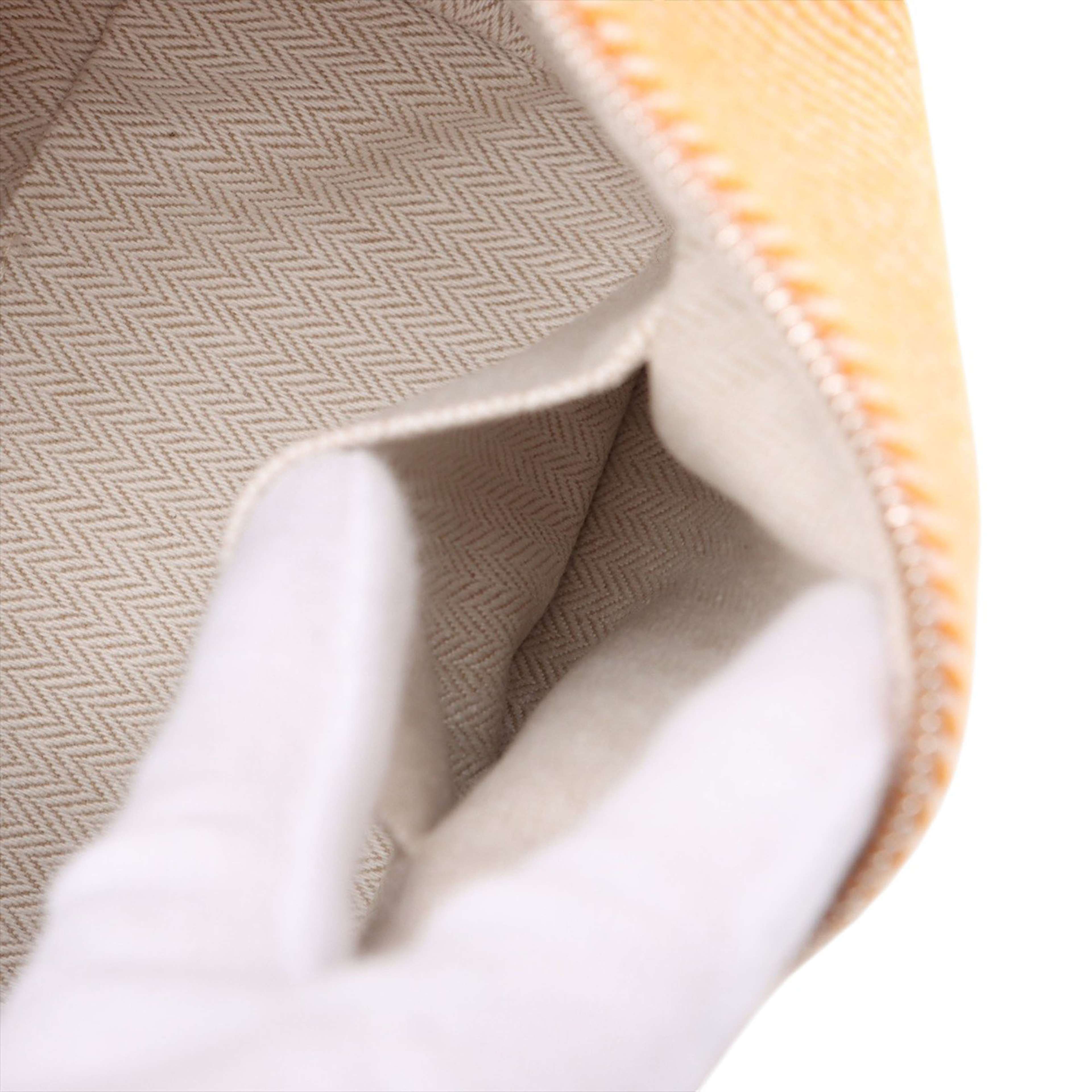 Hermès Small Wool Bride A Brac Au Carre Case, från Luxclusif, i färgen light orange. Klicka för att öppna bilden i stort format