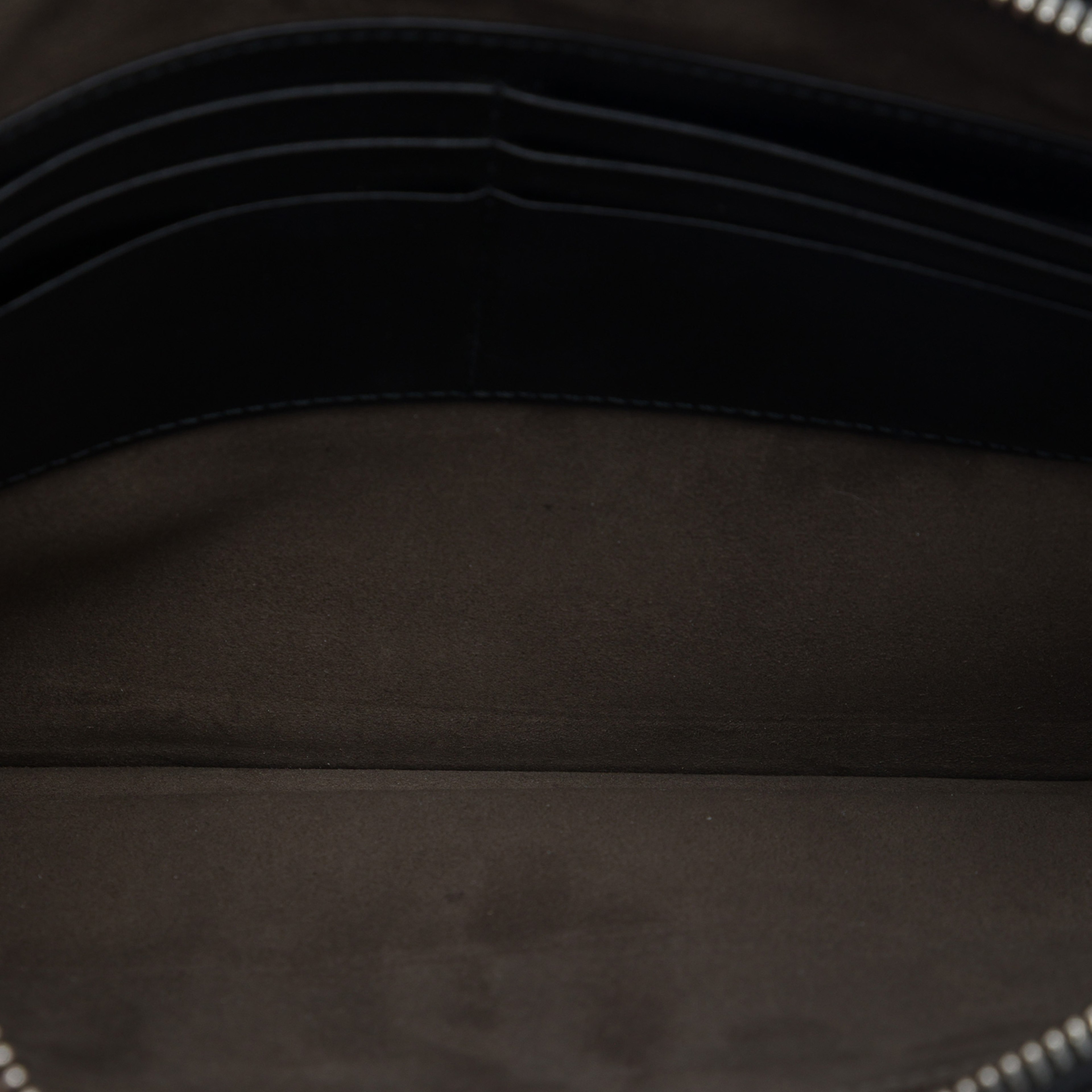 Gucci Gg Supreme Wristlet Zip Pouch, från Luxclusif, i färgen beige. Klicka för att öppna bilden i stort format