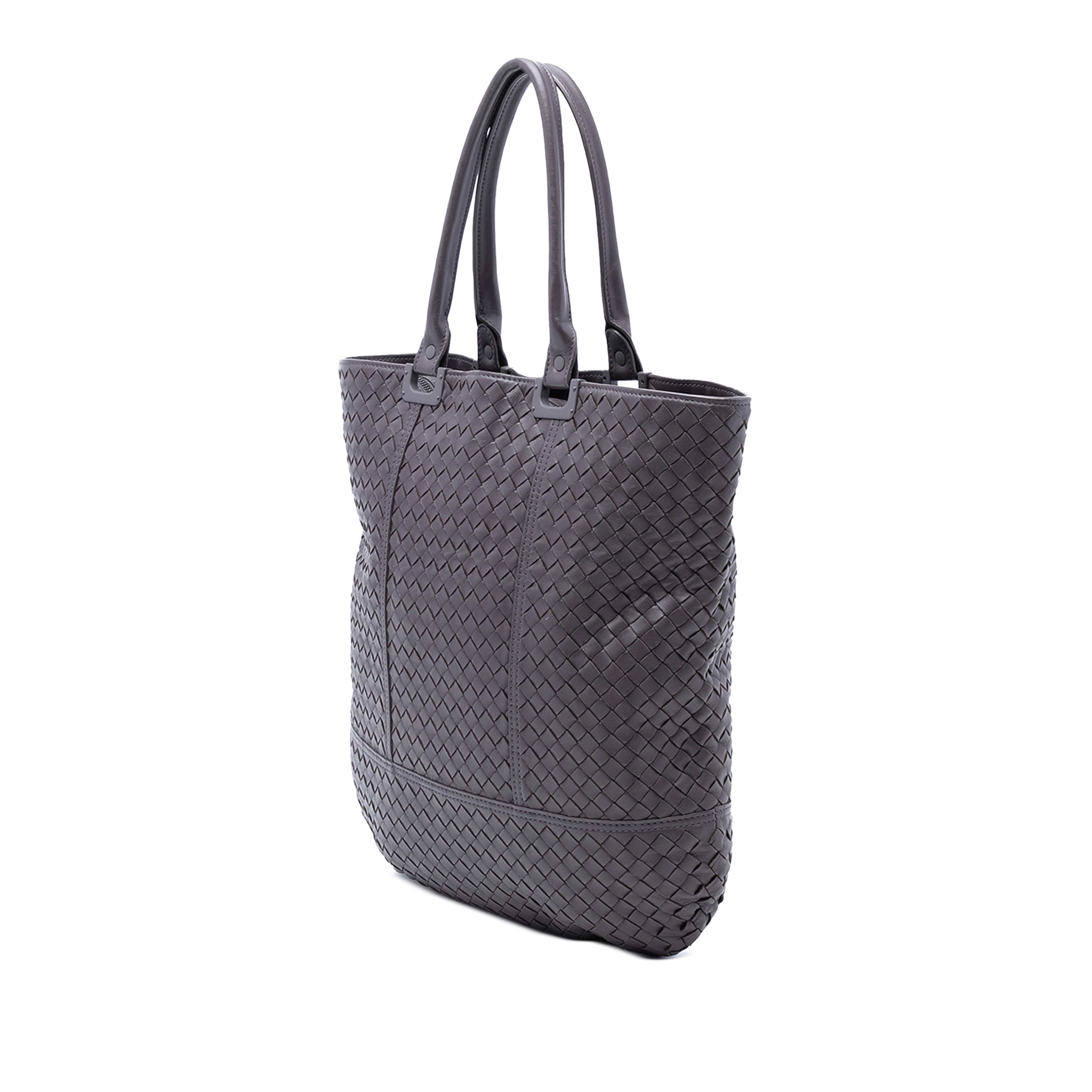 Bottega Veneta Nappa Intrecciato Tote, från Luxclusif, i färgen dark purple. Klicka för att öppna bilden i stort format