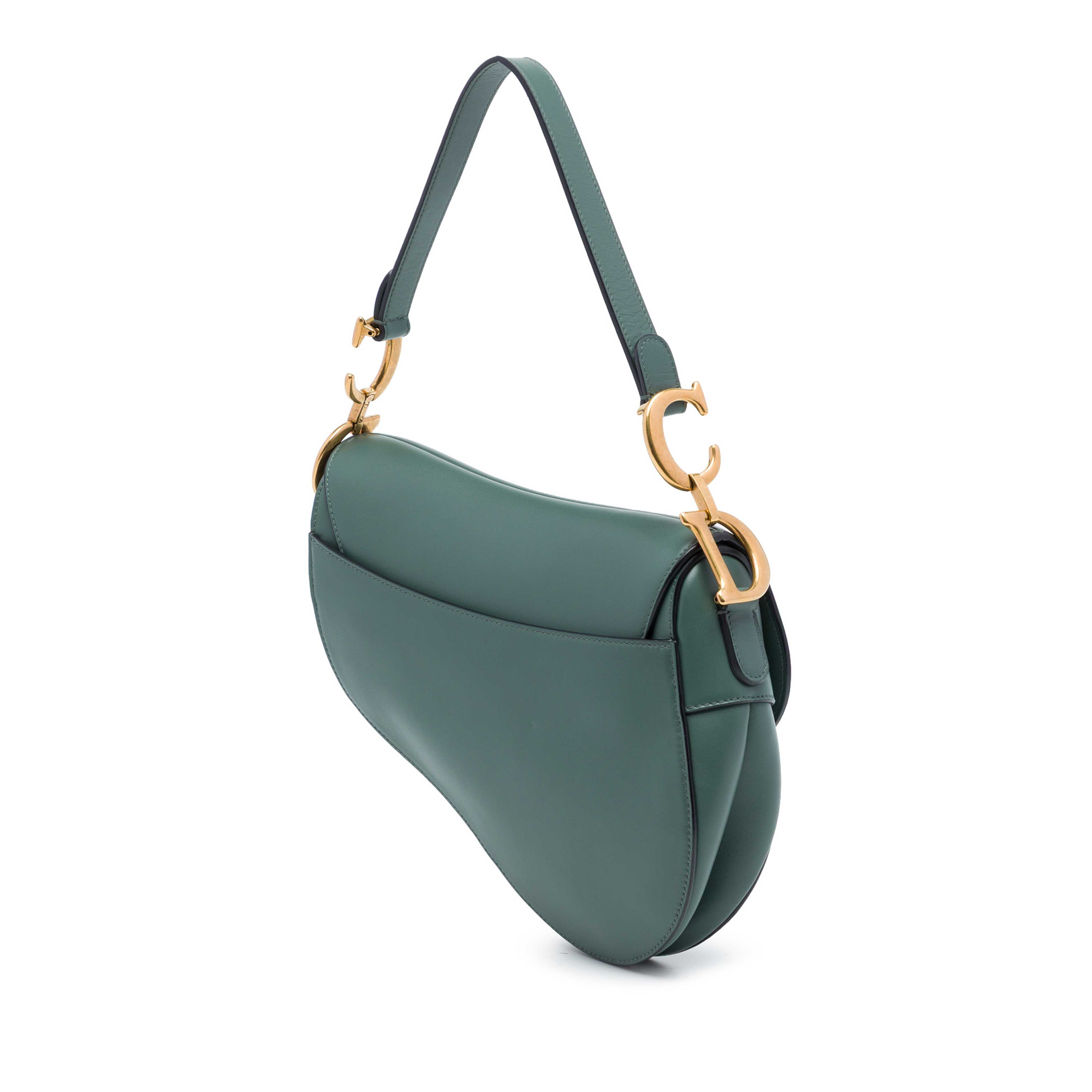 Dior Smooth Calfskin Saddle Bag, från Luxclusif, i färgen grön. Klicka för att öppna bilden i stort format