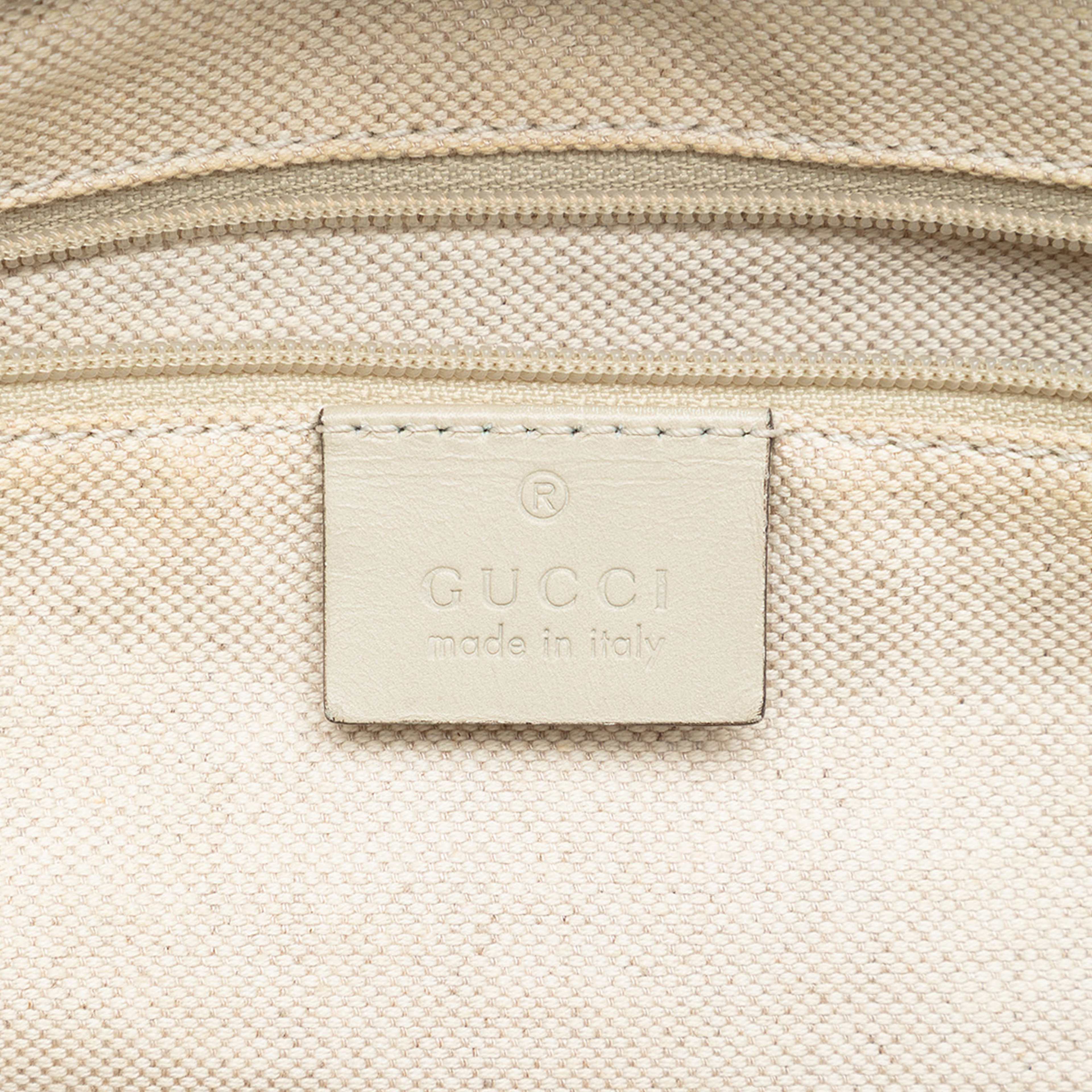 Gucci Gg Canvas Sukey Satchel, från Luxclusif, i färgen beige. Klicka för att öppna bilden i stort format