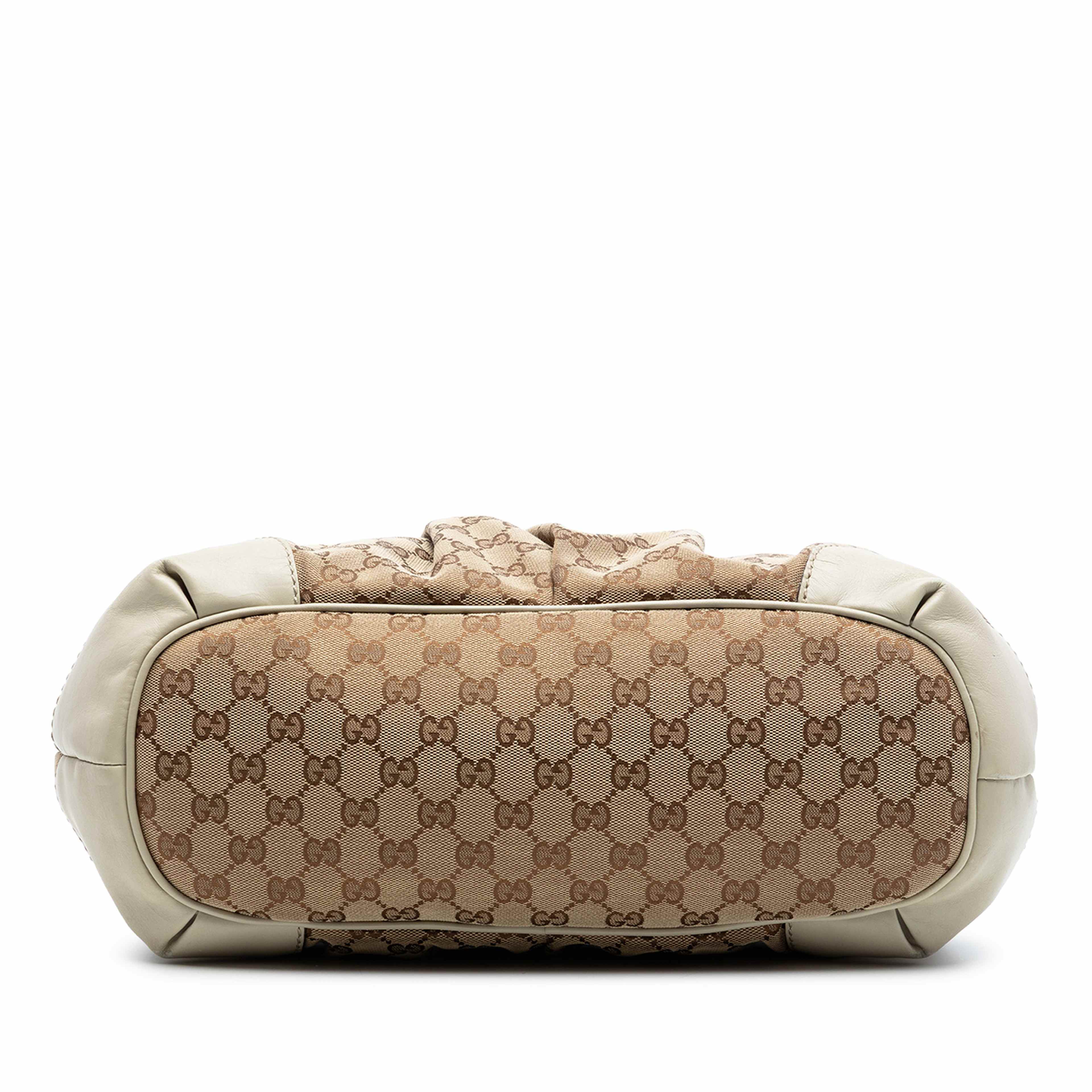 Gucci Gg Canvas Sukey Satchel, från Luxclusif, i färgen beige. Klicka för att öppna bilden i stort format
