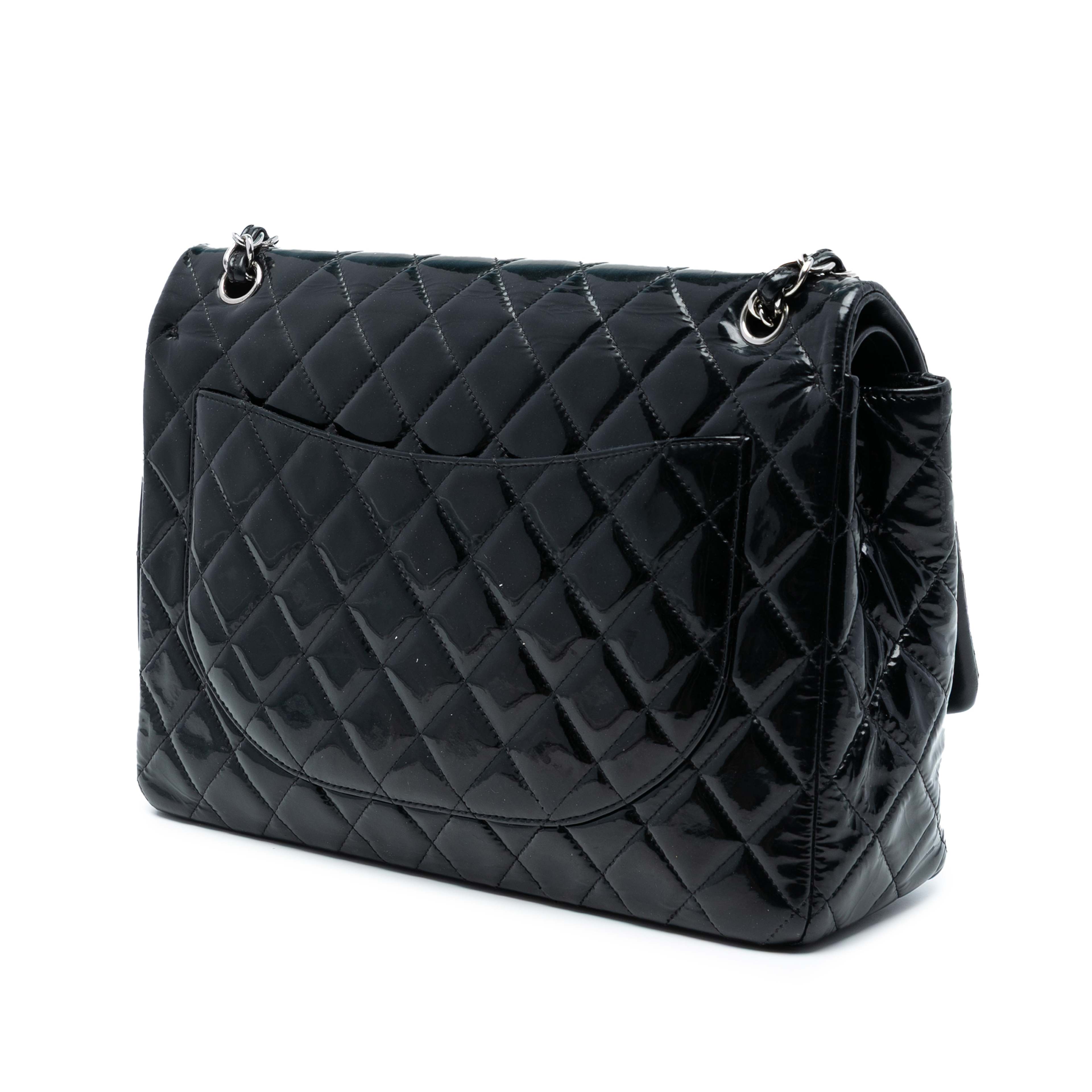 Chanel Jumbo Classic Patent Double Flap, från Luxclusif, i färgen black. Klicka för att öppna bilden i stort format