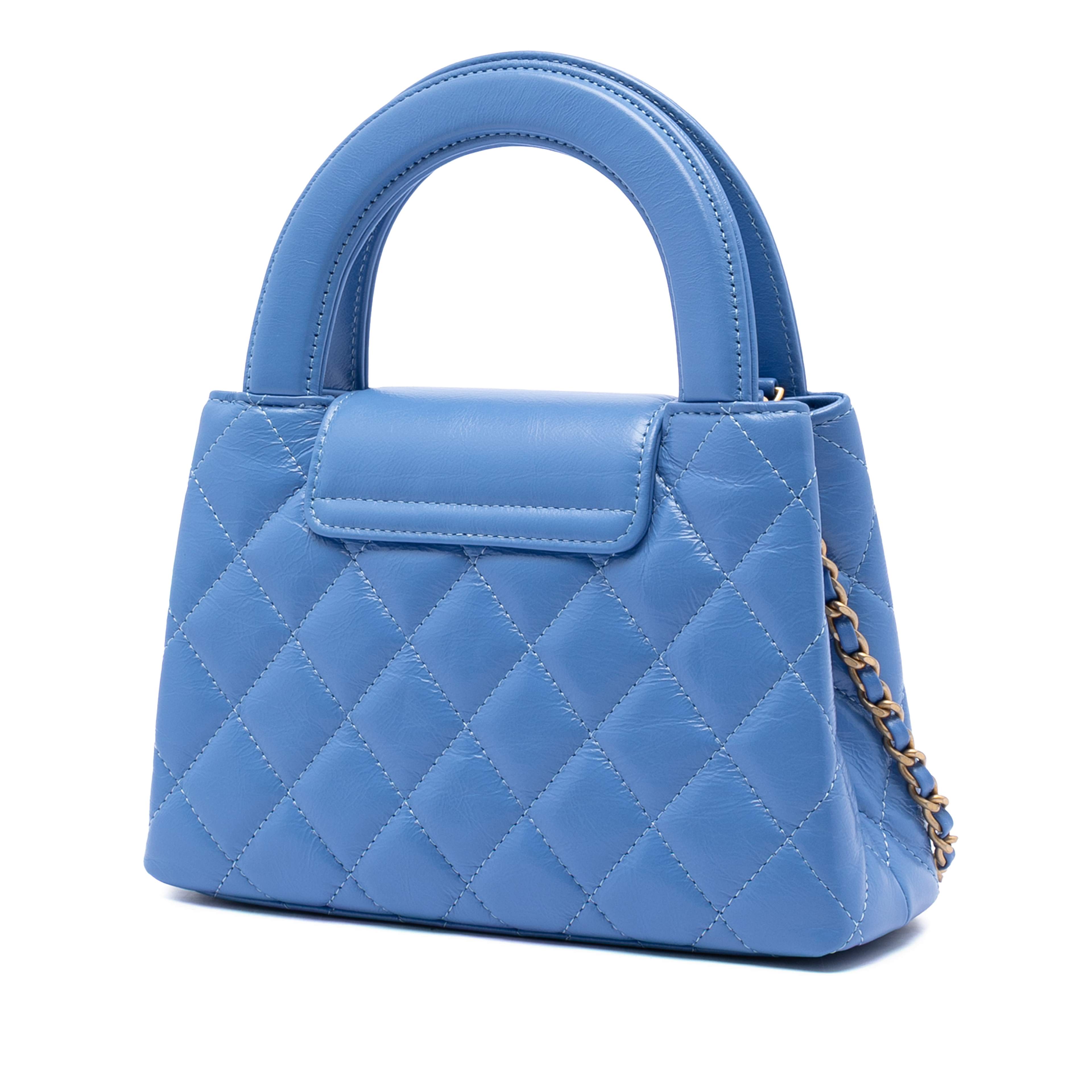 Chanel Nano Aged Calfskin Kelly Shopper Bag, från Luxclusif, i färgen blue. Klicka för att öppna bilden i stort format