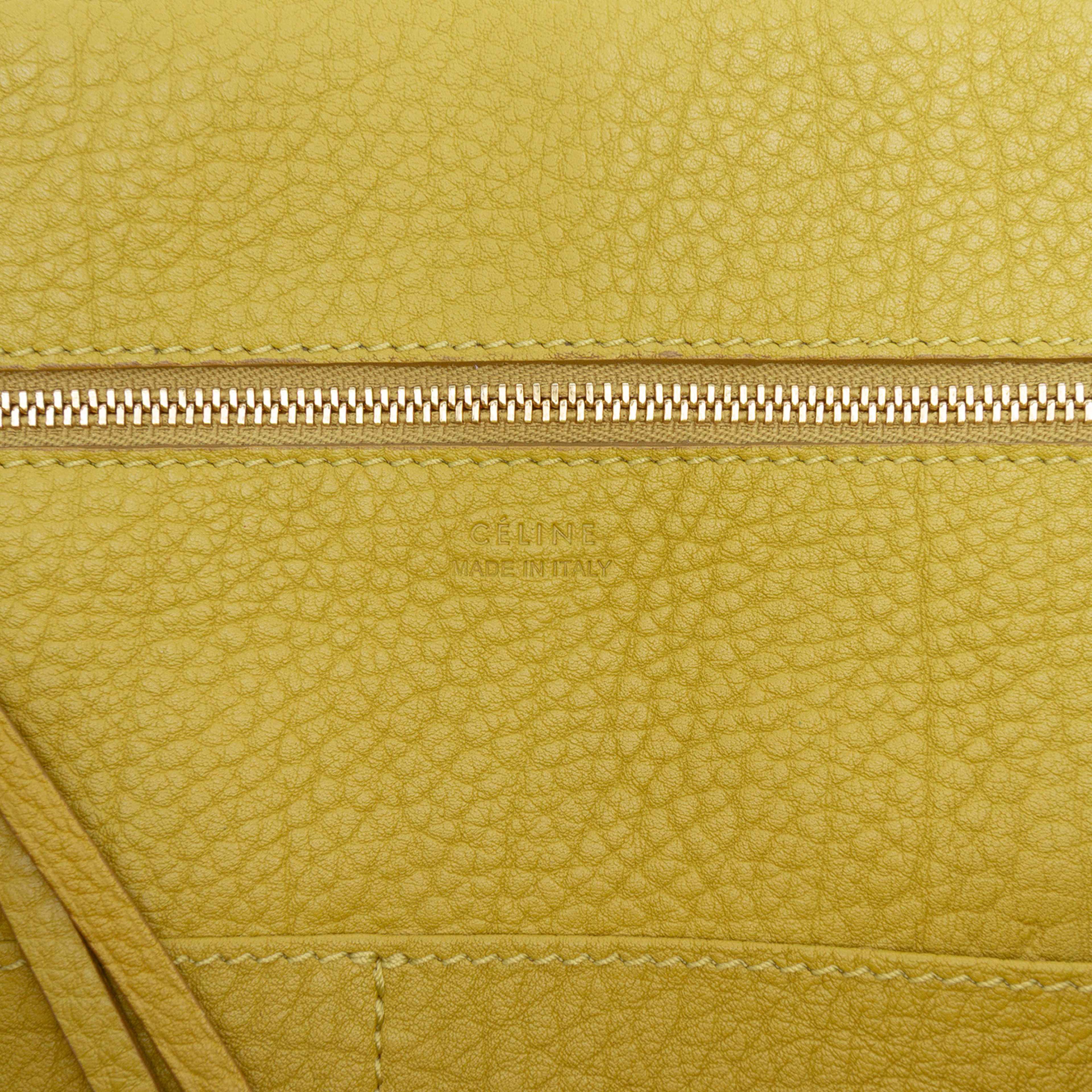 Celine Small Grained Calfskin Tie Knot Handbag, från Luxclusif, i färgen yellow. Klicka för att öppna bilden i stort format