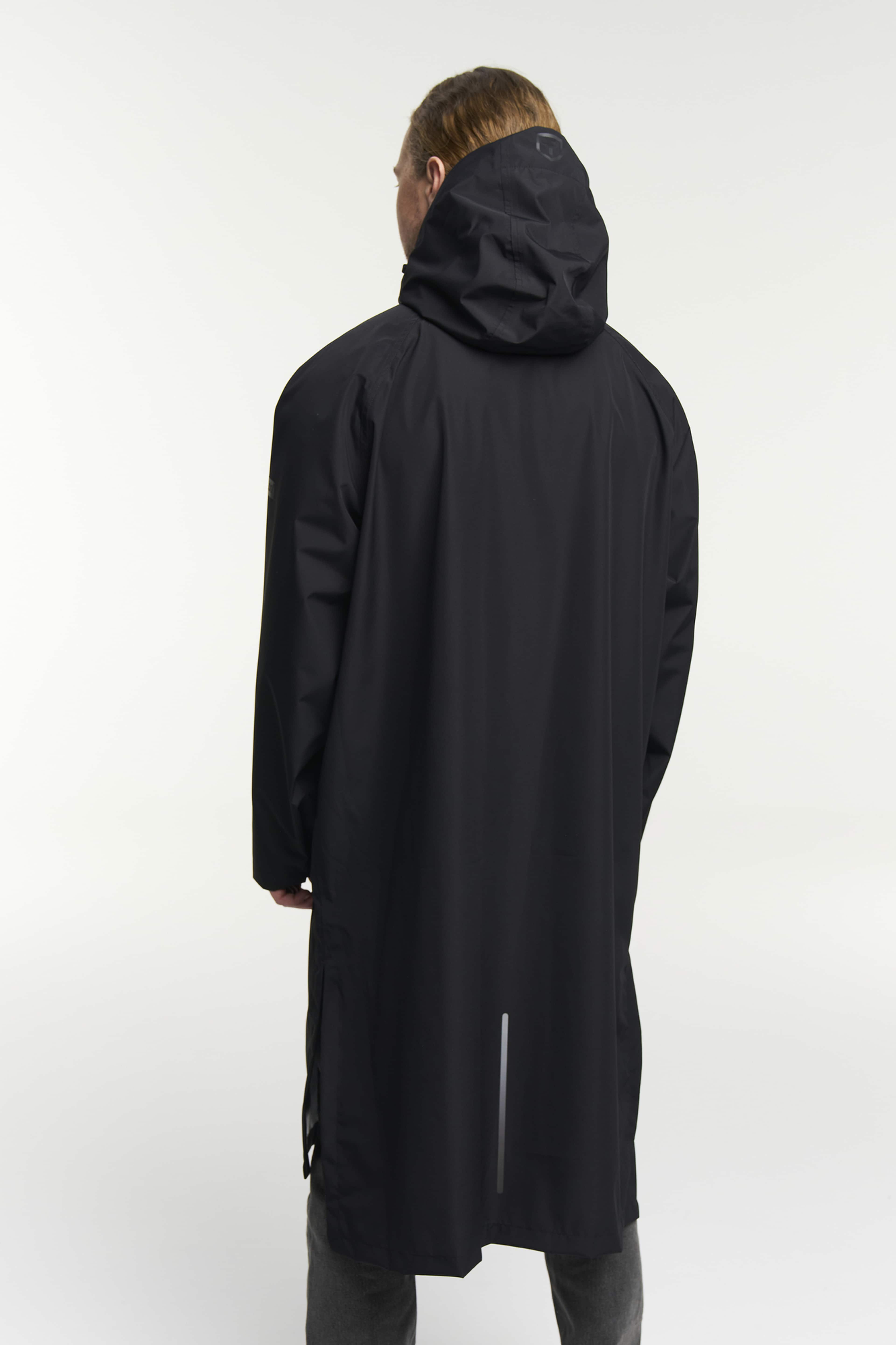 Drizzle Parka Unisex, från Tenson, i färgen svart. Klicka för att öppna bilden i stort format