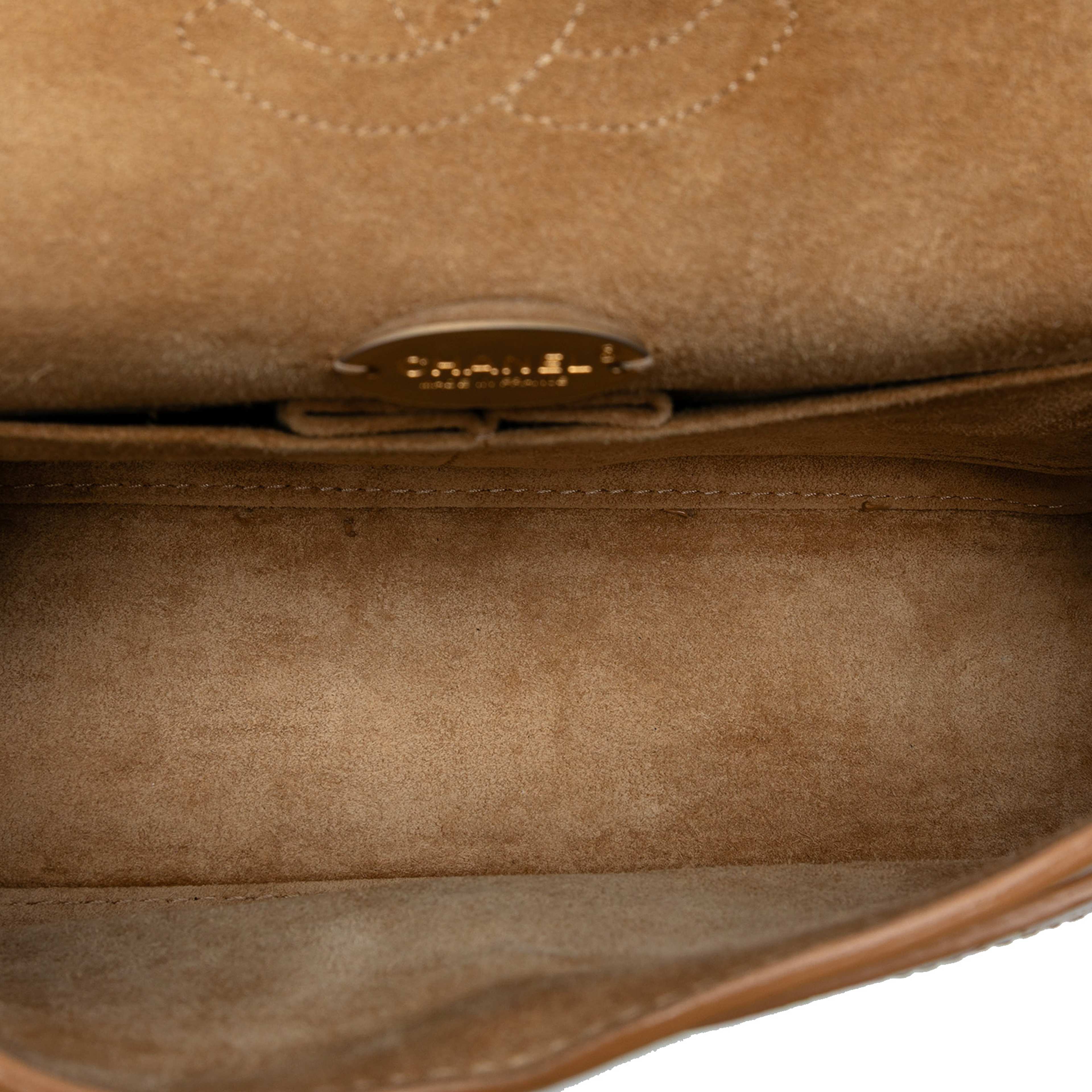 Chanel Medium Classic Calfskin Wild Stitch Double Flap, från Luxclusif, i färgen beige. Klicka för att öppna bilden i stort format