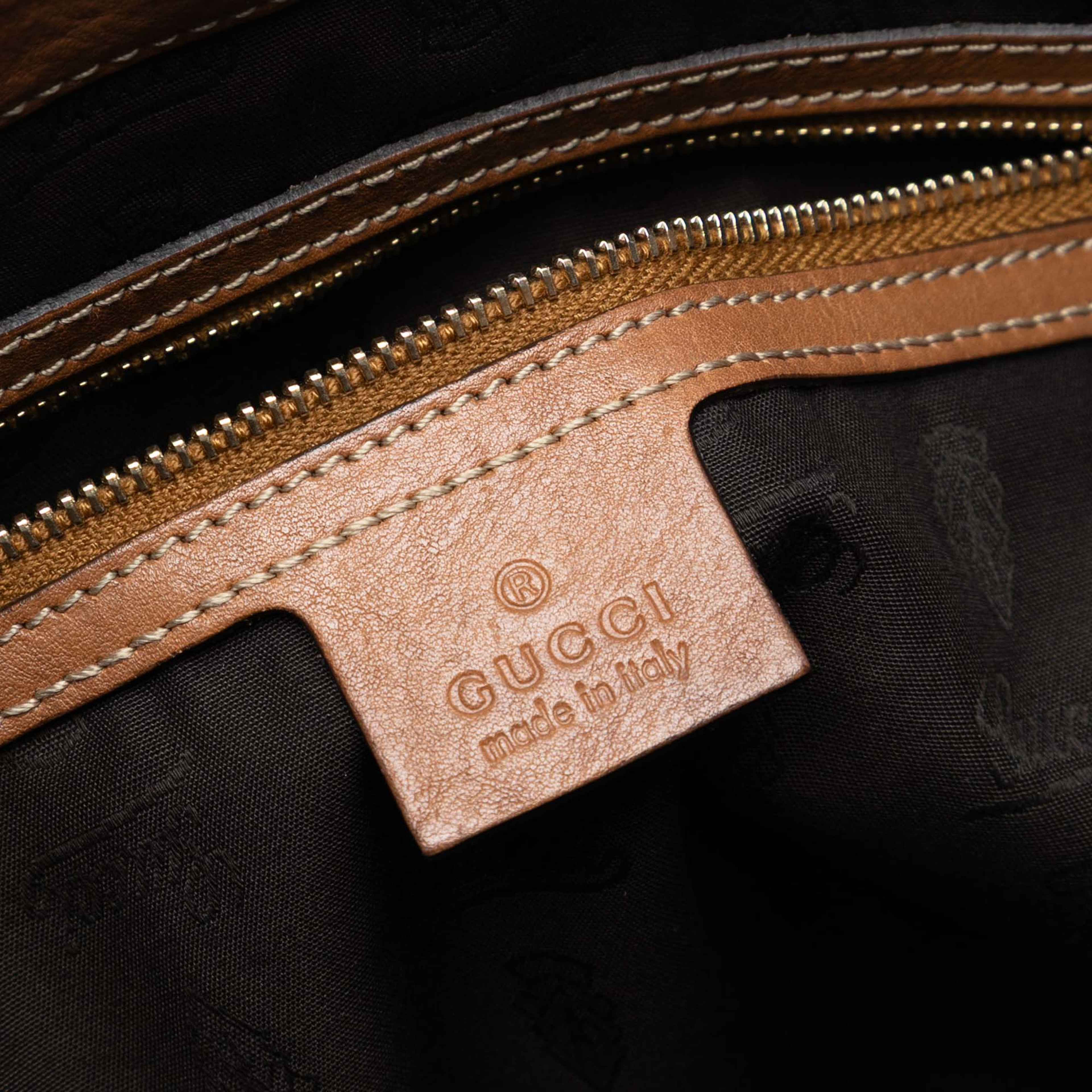 Gucci Medium Gg Canvas Gg Charm Tote, från Luxclusif, i färgen beige. Klicka för att öppna bilden i stort format