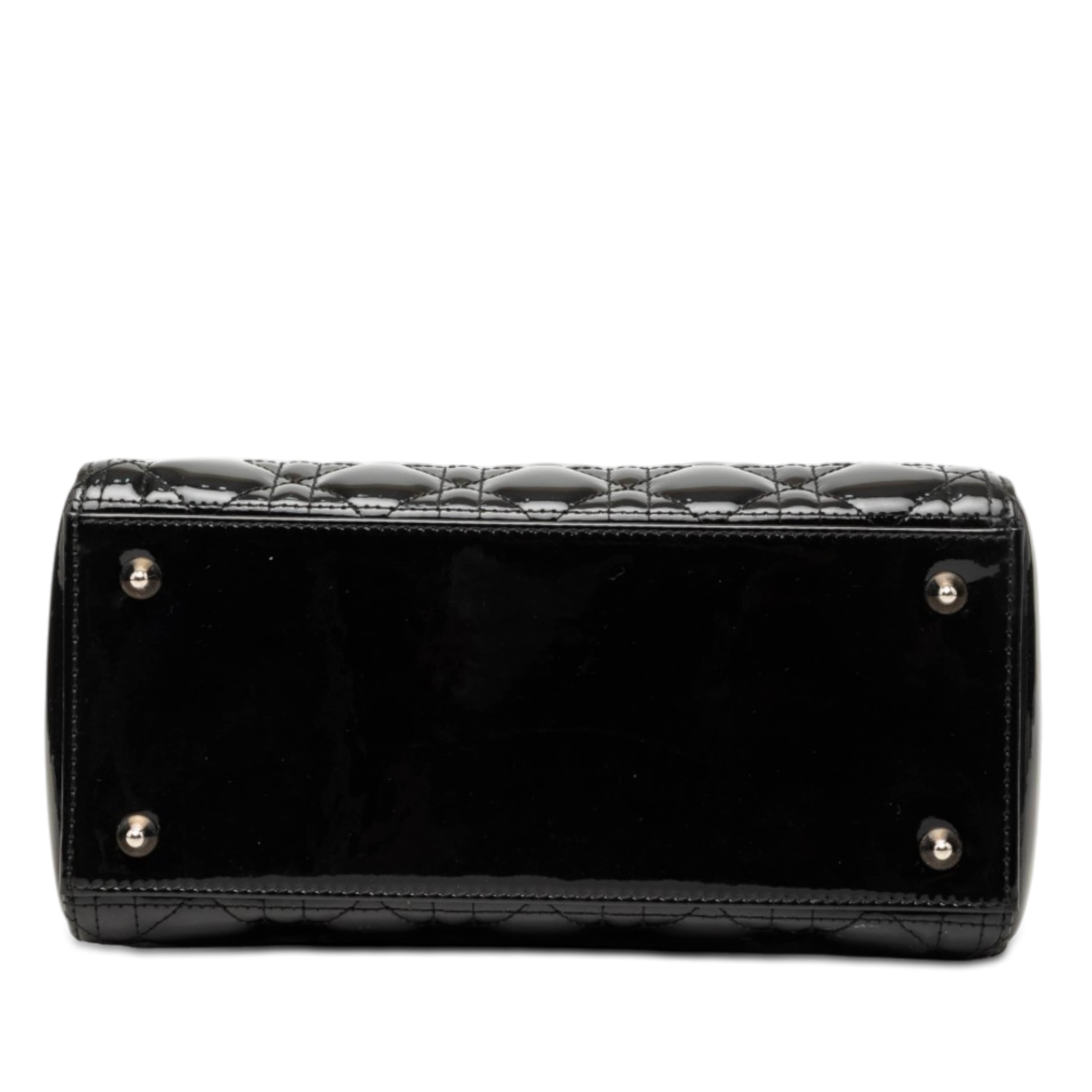 Dior Medium Patent Cannage Lady Dior, från Luxclusif, i färgen svart. Klicka för att öppna bilden i stort format
