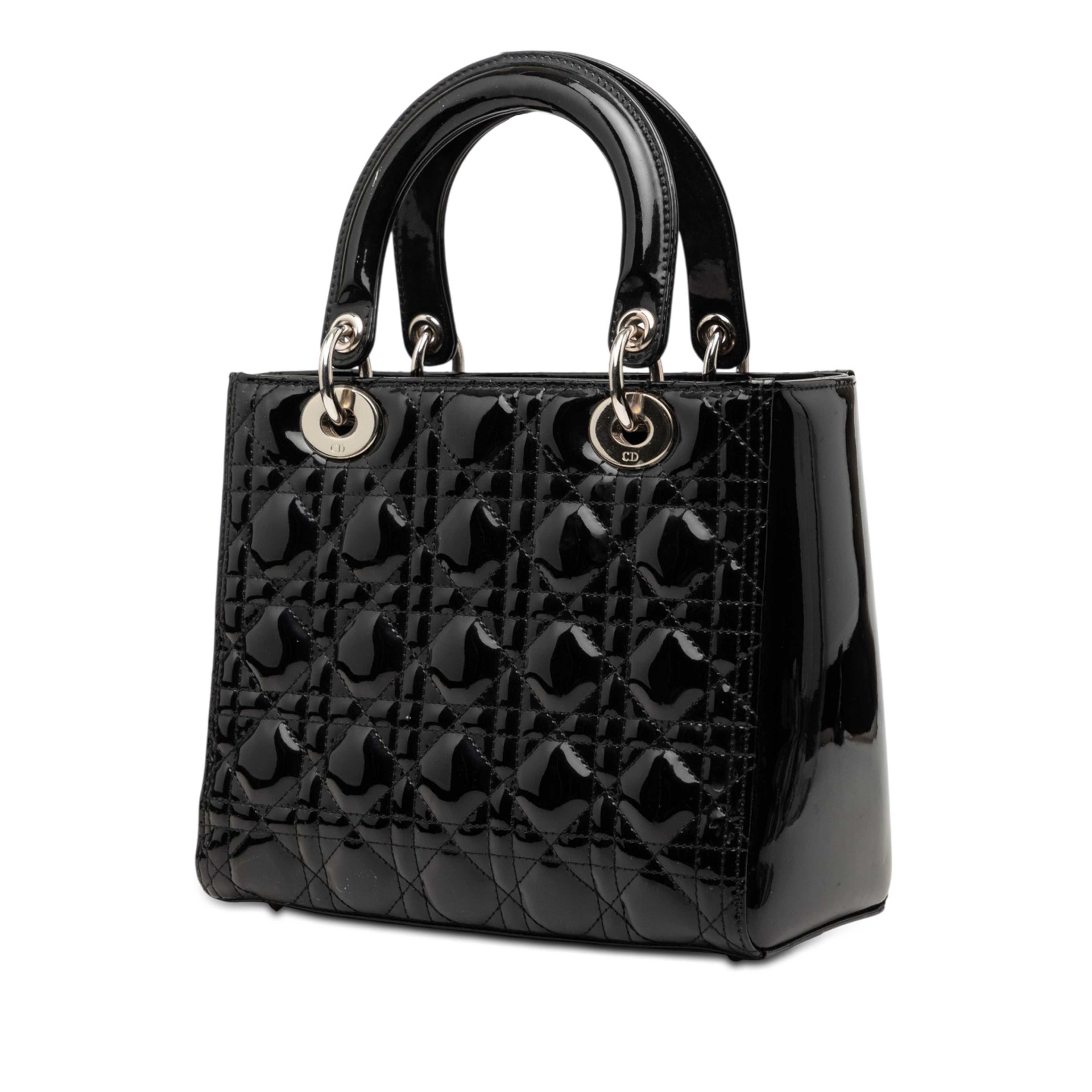 Dior Medium Patent Cannage Lady Dior, från Luxclusif, i färgen svart. Klicka för att öppna bilden i stort format