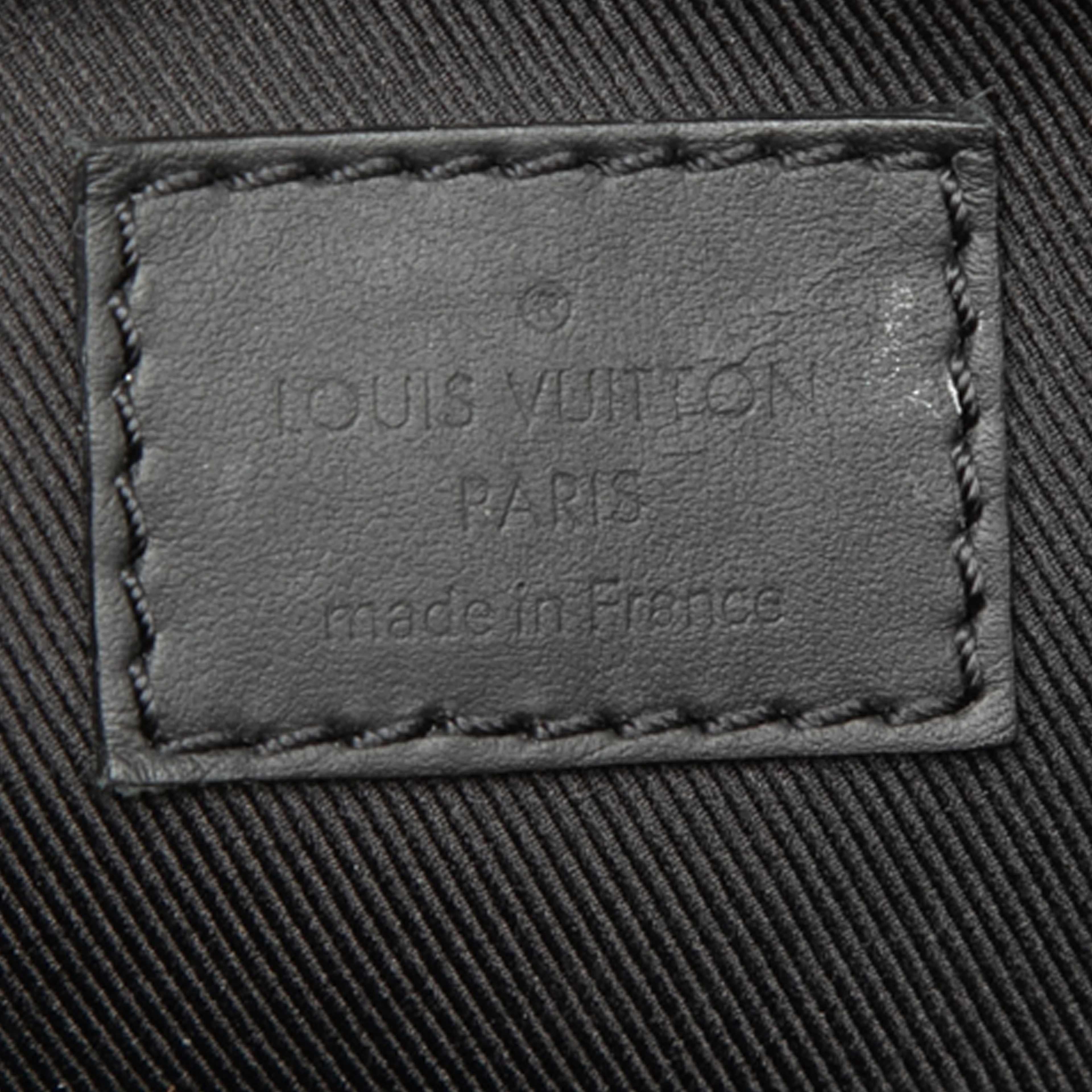 Louis Vuitton Monogram Taurillon Steamer Wearable Wallet, från Luxclusif, i färgen black. Klicka för att öppna bilden i stort format