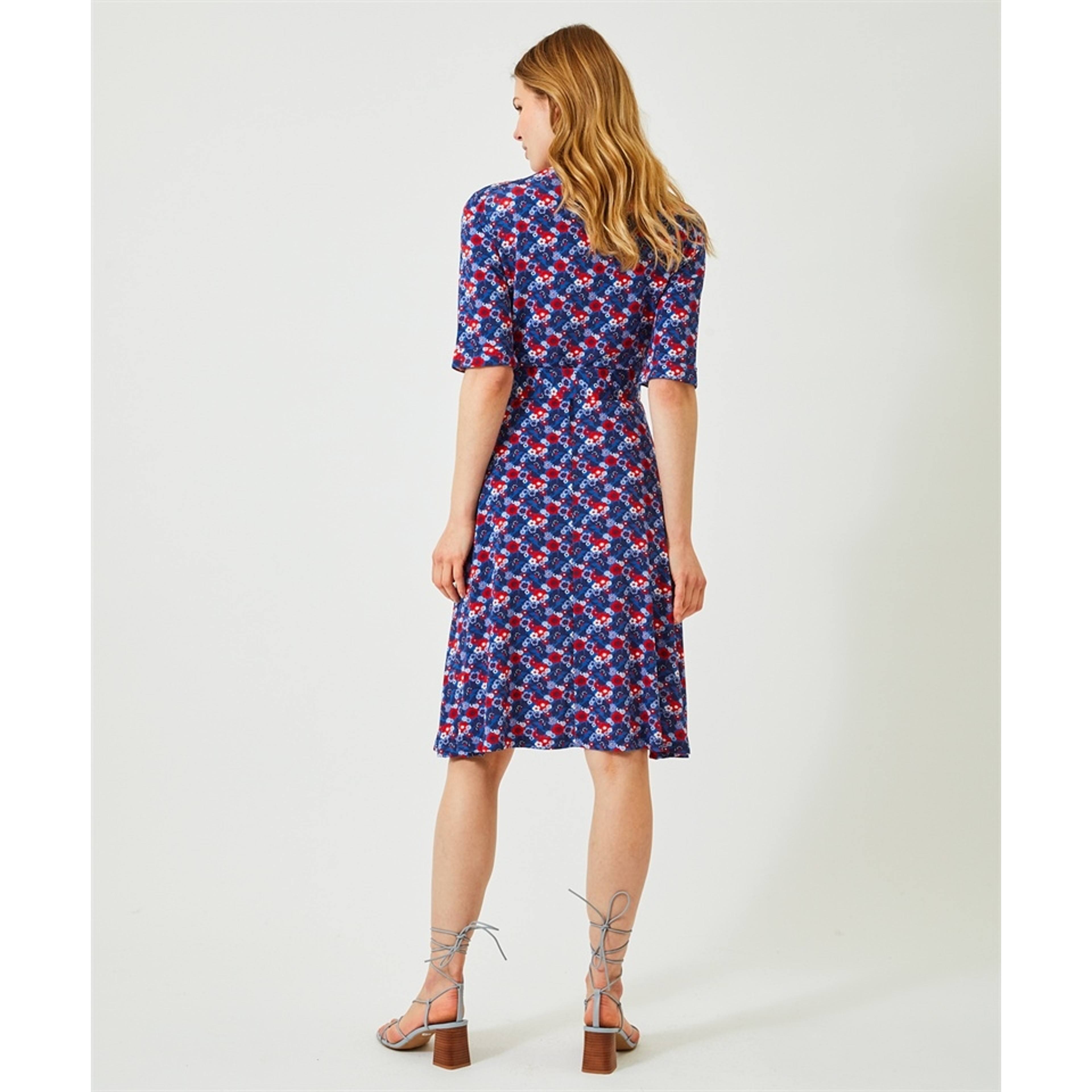 - Maria Dress Red, från Jumperfabriken, i färgen red. Klicka för att öppna bilden i stort format