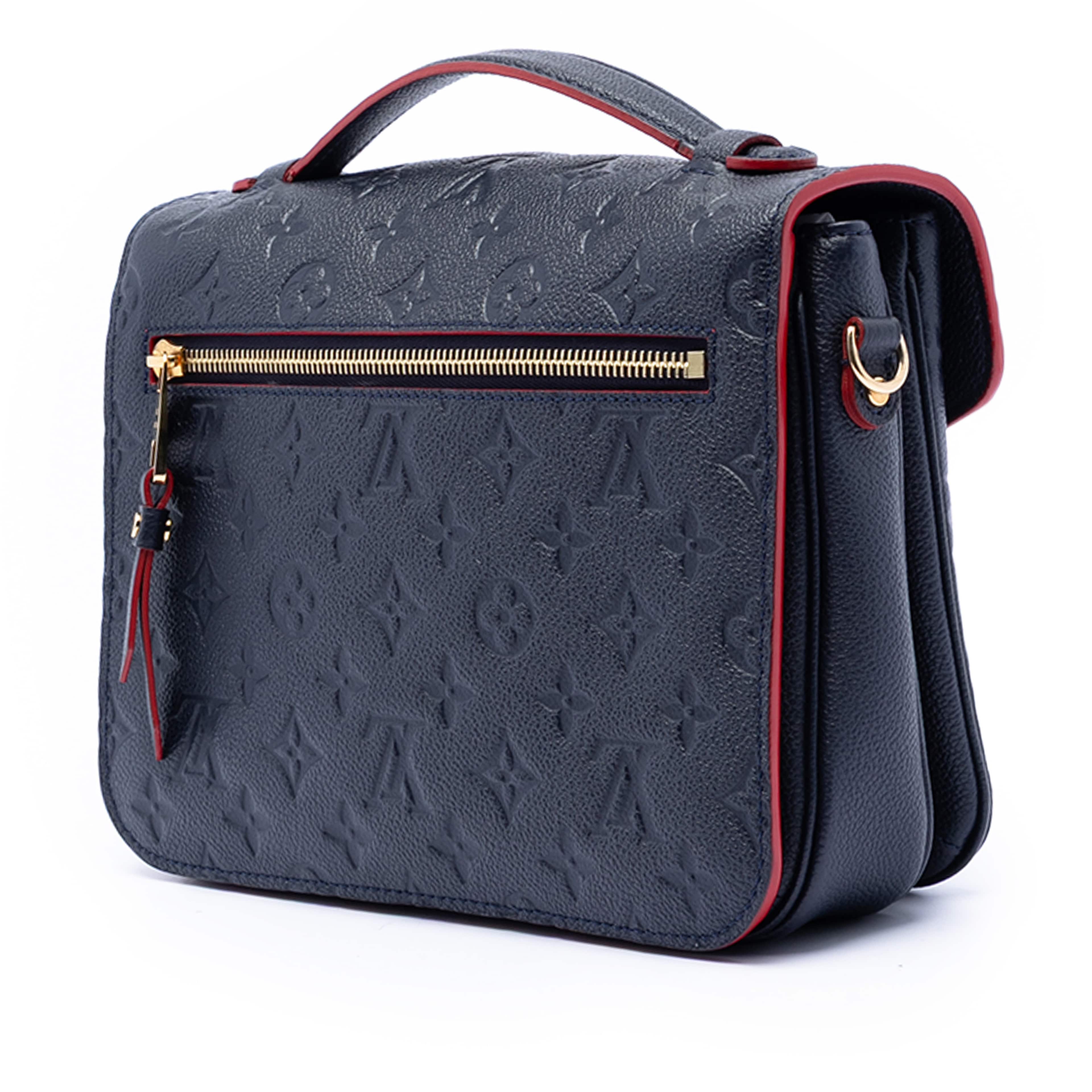 Louis Vuitton Monogram Empreinte Pochette Metis, från Luxclusif, i färgen navy. Klicka för att öppna bilden i stort format