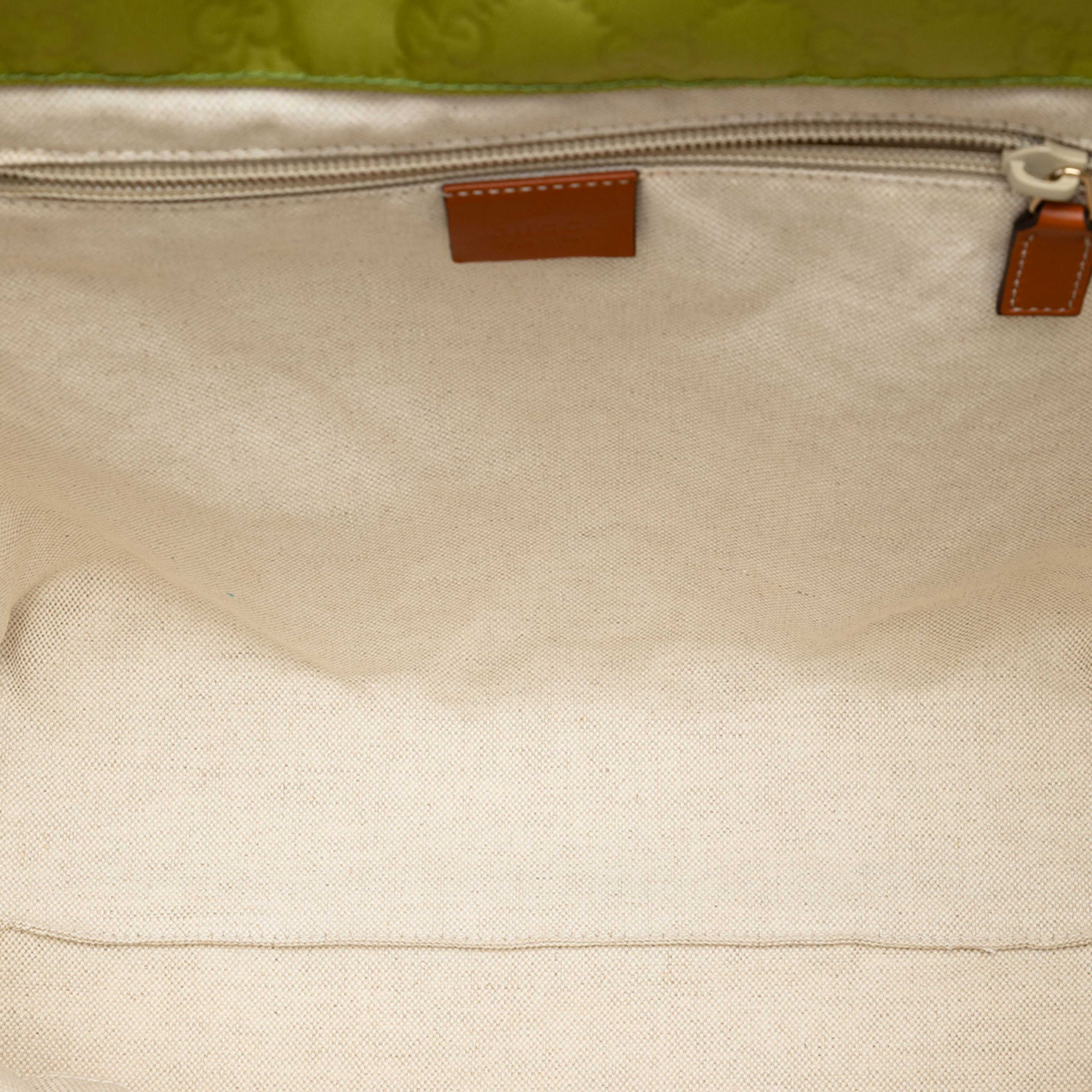 Gucci Gg Nylon Tote, från Luxclusif, i färgen light green. Klicka för att öppna bilden i stort format