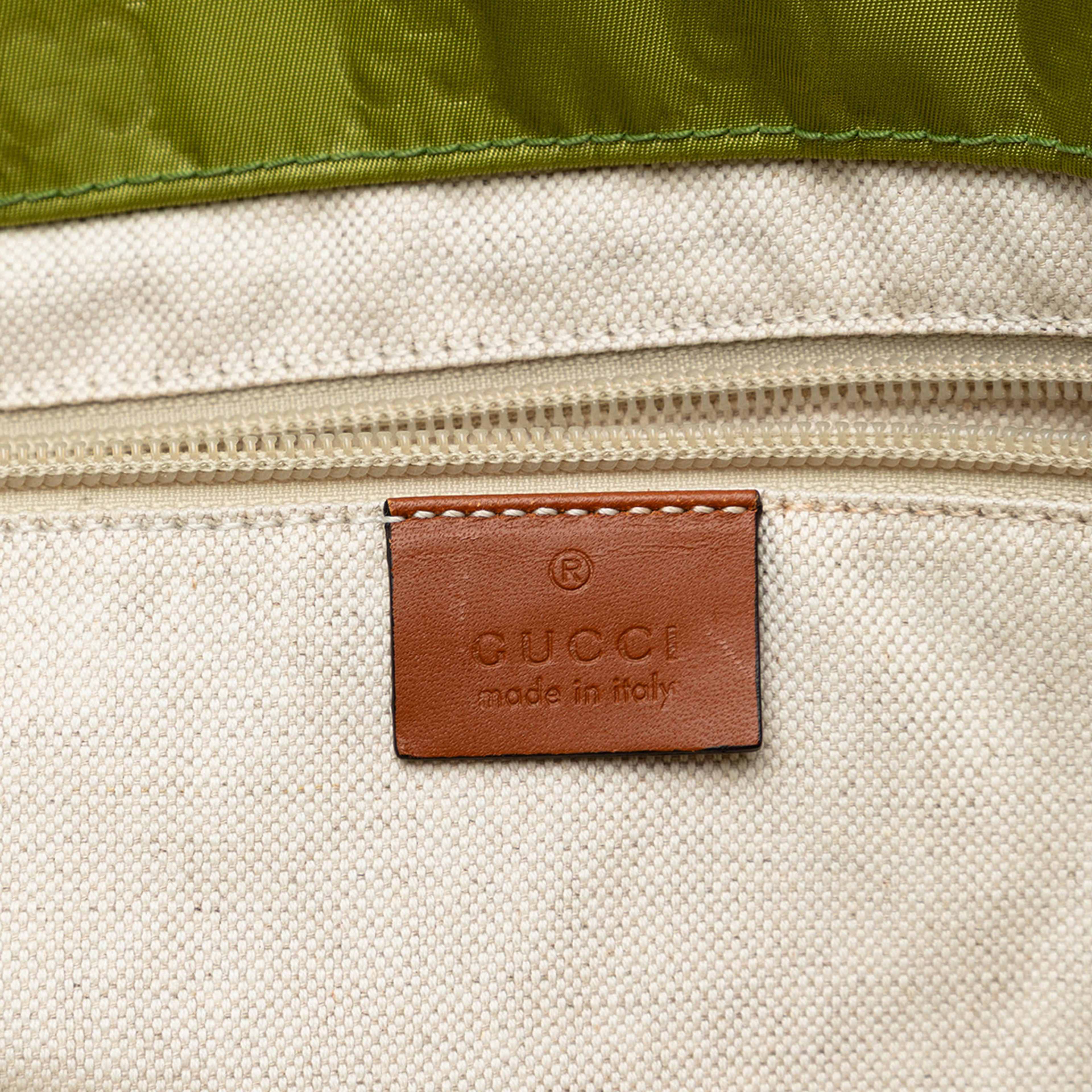 Gucci Gg Nylon Tote, från Luxclusif, i färgen light green. Klicka för att öppna bilden i stort format