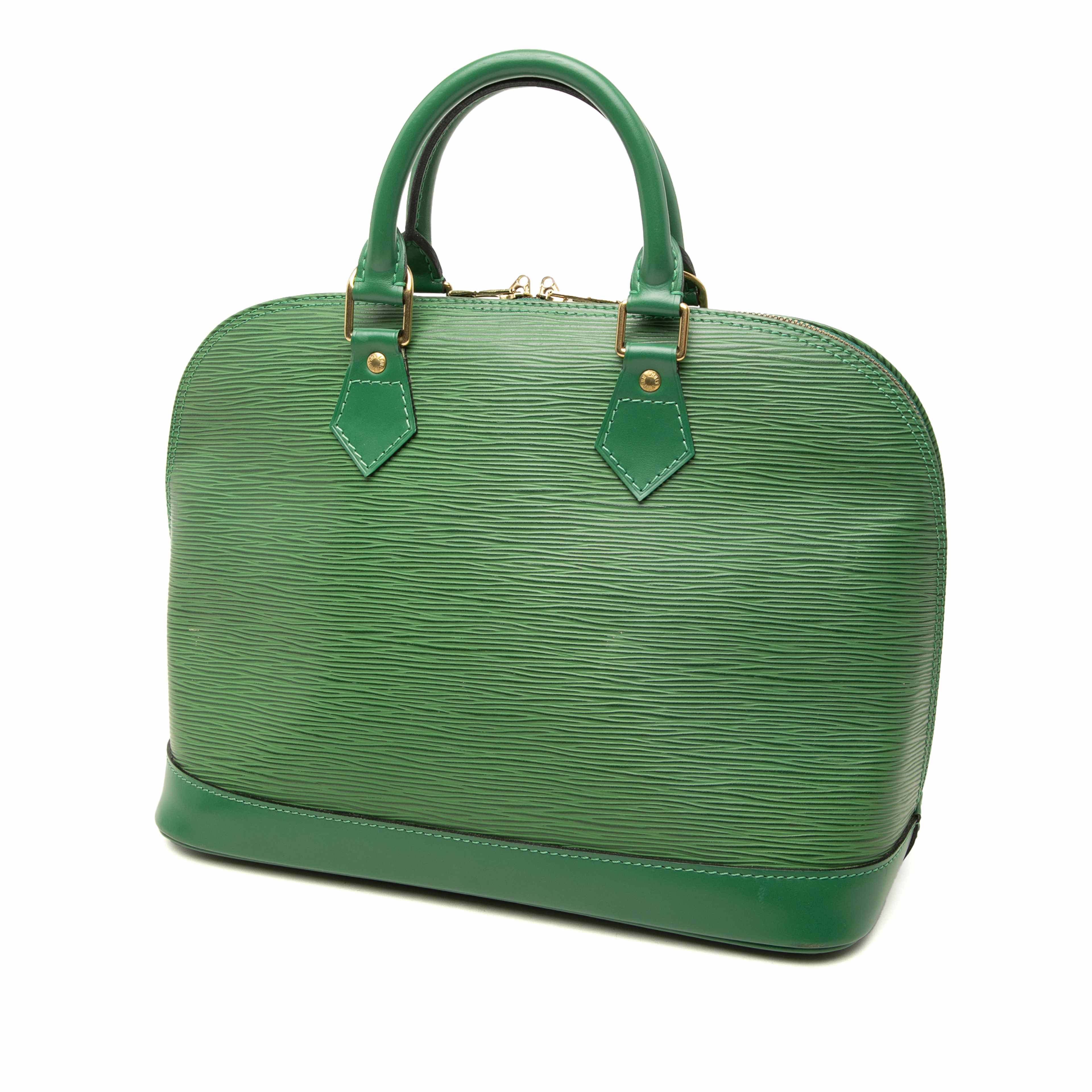 Louis Vuitton Epi Alma Pm, från Luxclusif, i färgen grön. Klicka för att öppna bilden i stort format