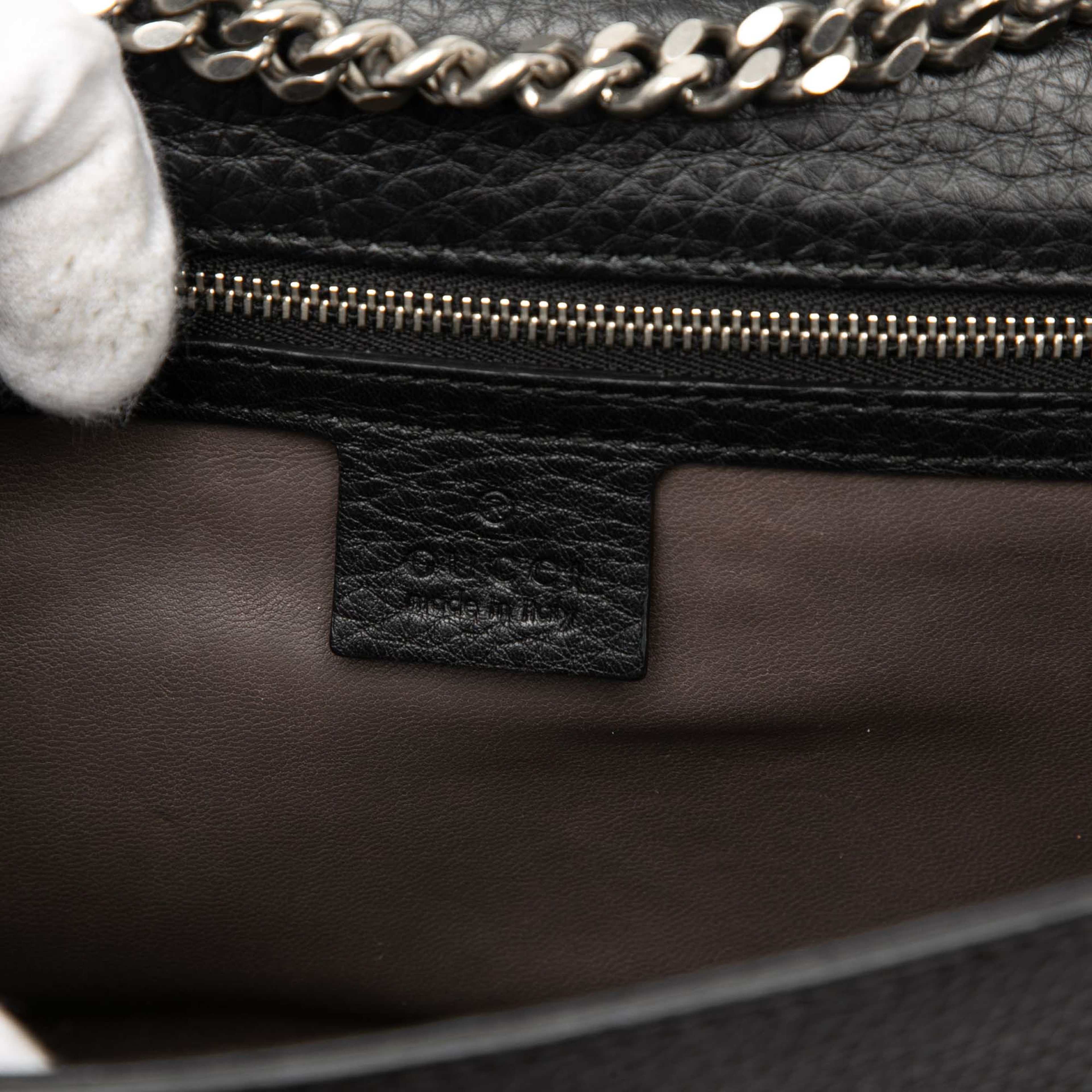 Gucci Medium Studded Leather Miss Bamboo Crossbody, från Luxclusif, i färgen black. Klicka för att öppna bilden i stort format