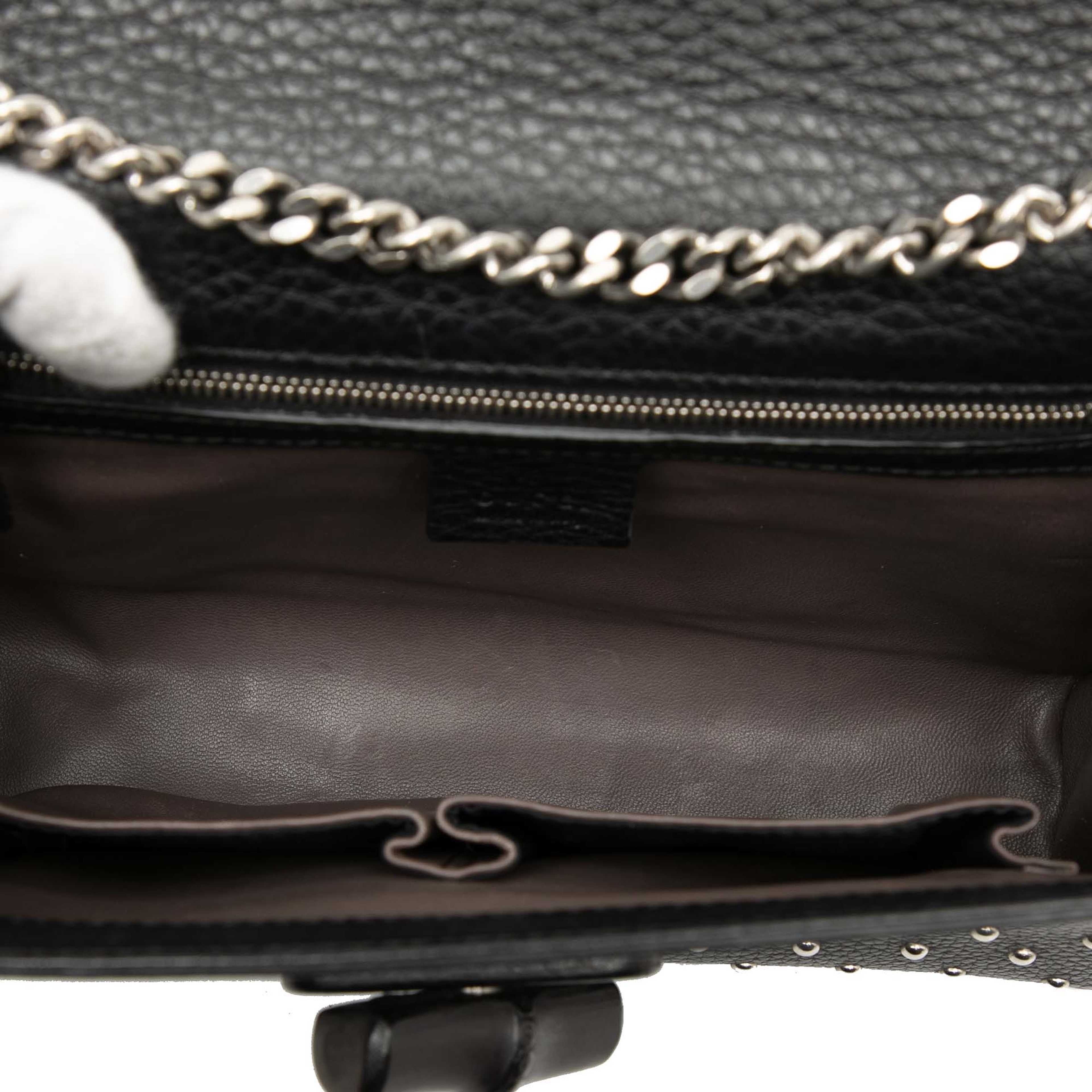 Gucci Medium Studded Leather Miss Bamboo Crossbody, från Luxclusif, i färgen black. Klicka för att öppna bilden i stort format