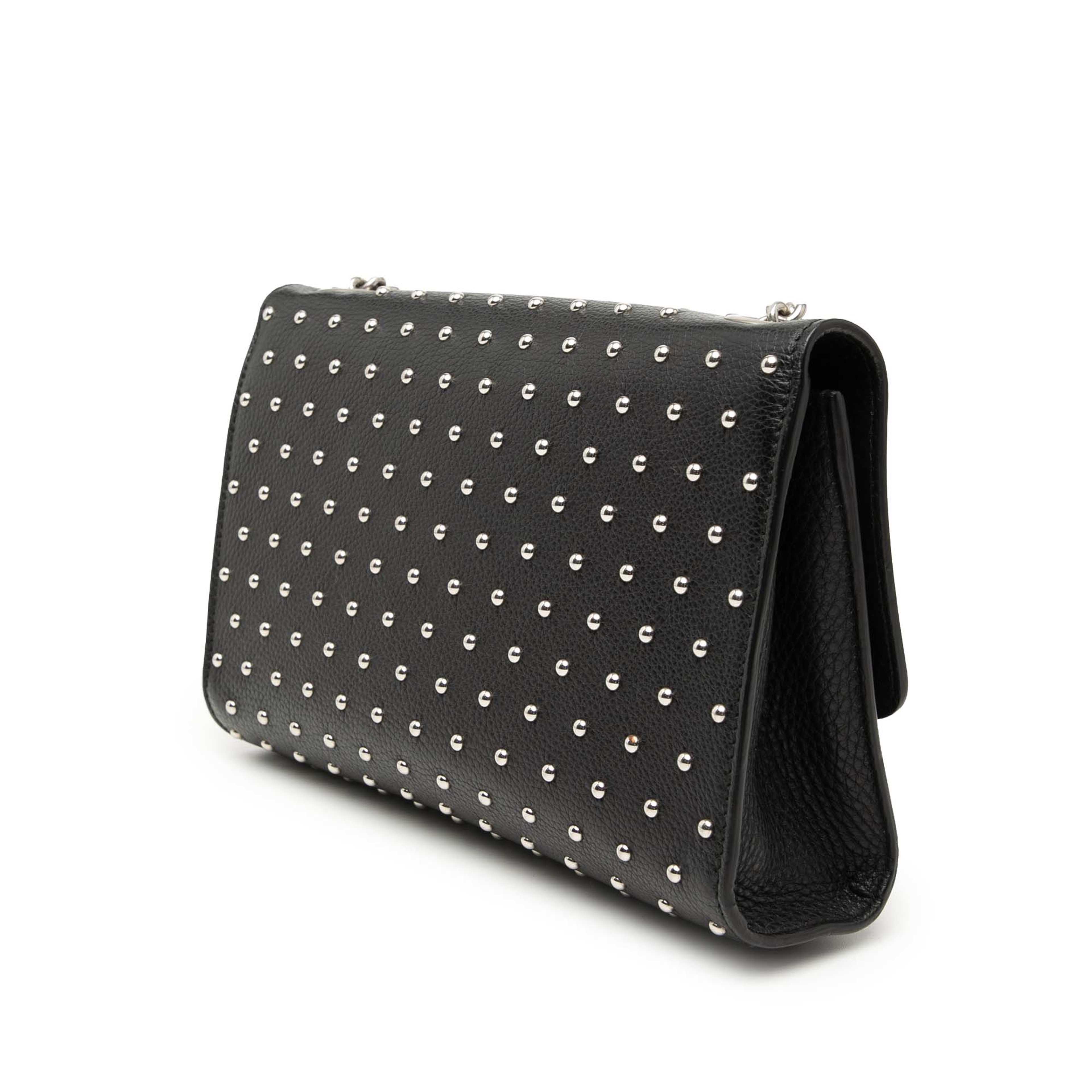 Gucci Medium Studded Leather Miss Bamboo Crossbody, från Luxclusif, i färgen black. Klicka för att öppna bilden i stort format