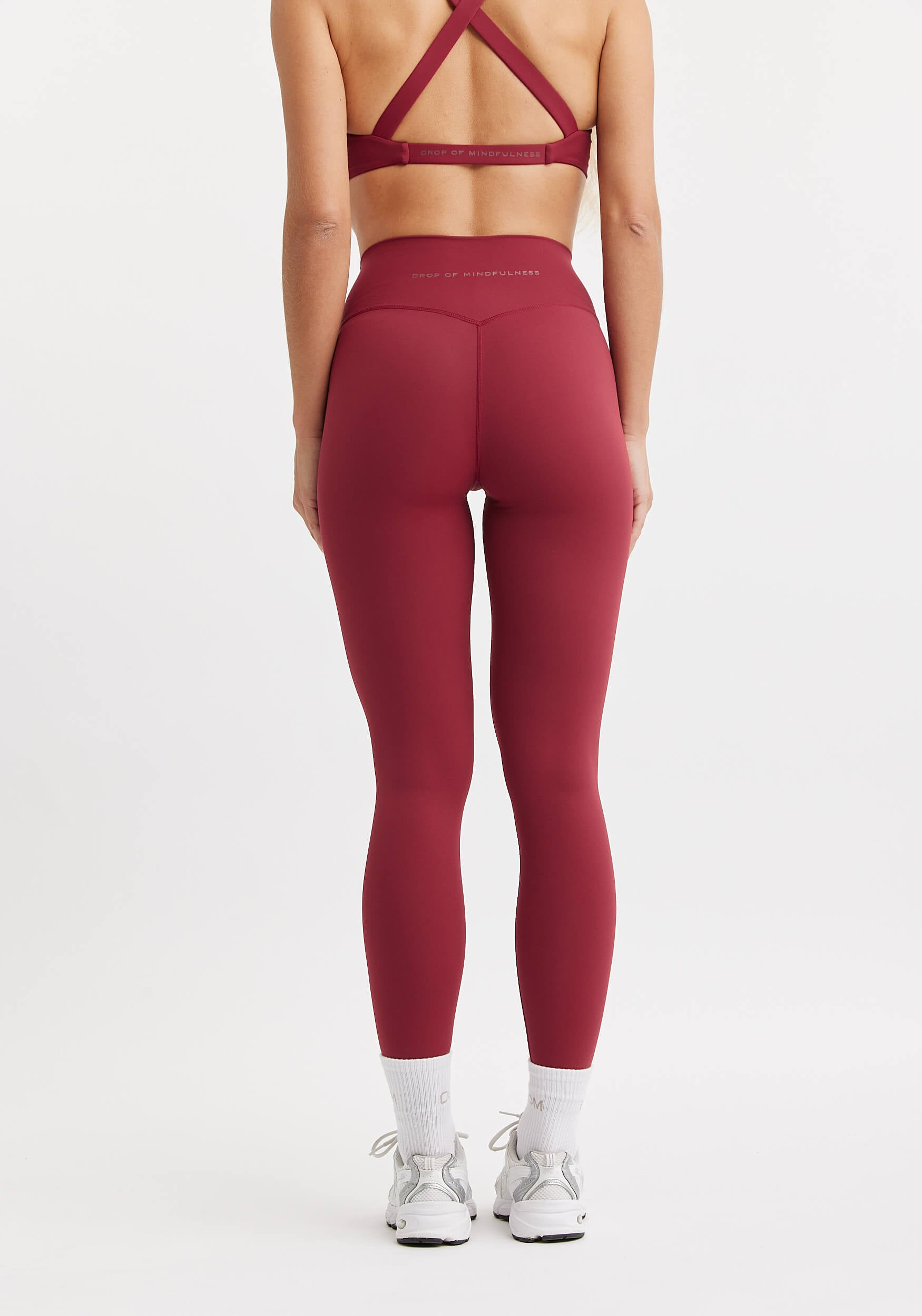 Ultimate Tights, från Drop of Mindfulness, i färgen deep red. Klicka för att öppna bilden i stort format