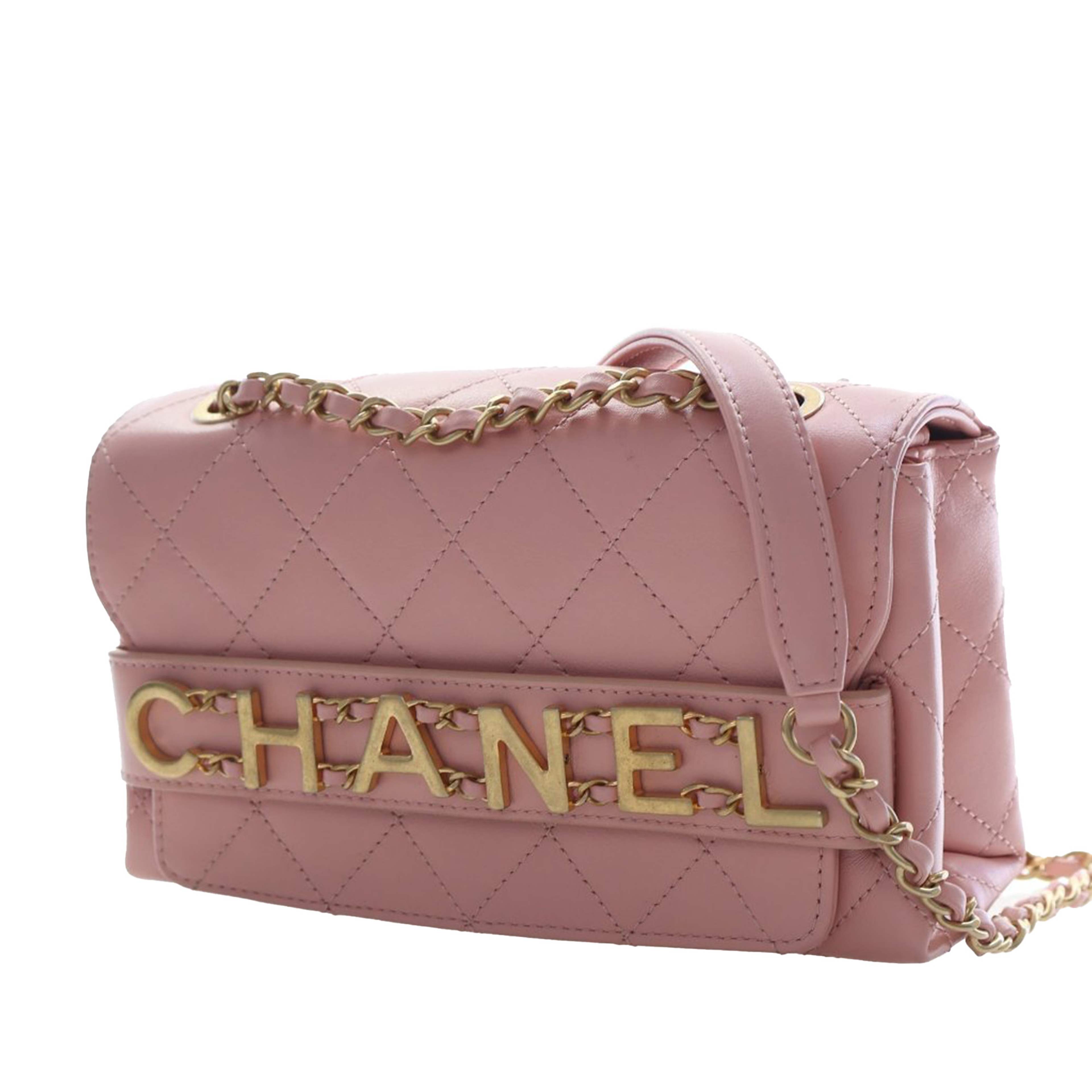 Chanel Small Quilted Calfskin Enchained Flap, från Luxclusif, i färgen pink. Klicka för att öppna bilden i stort format