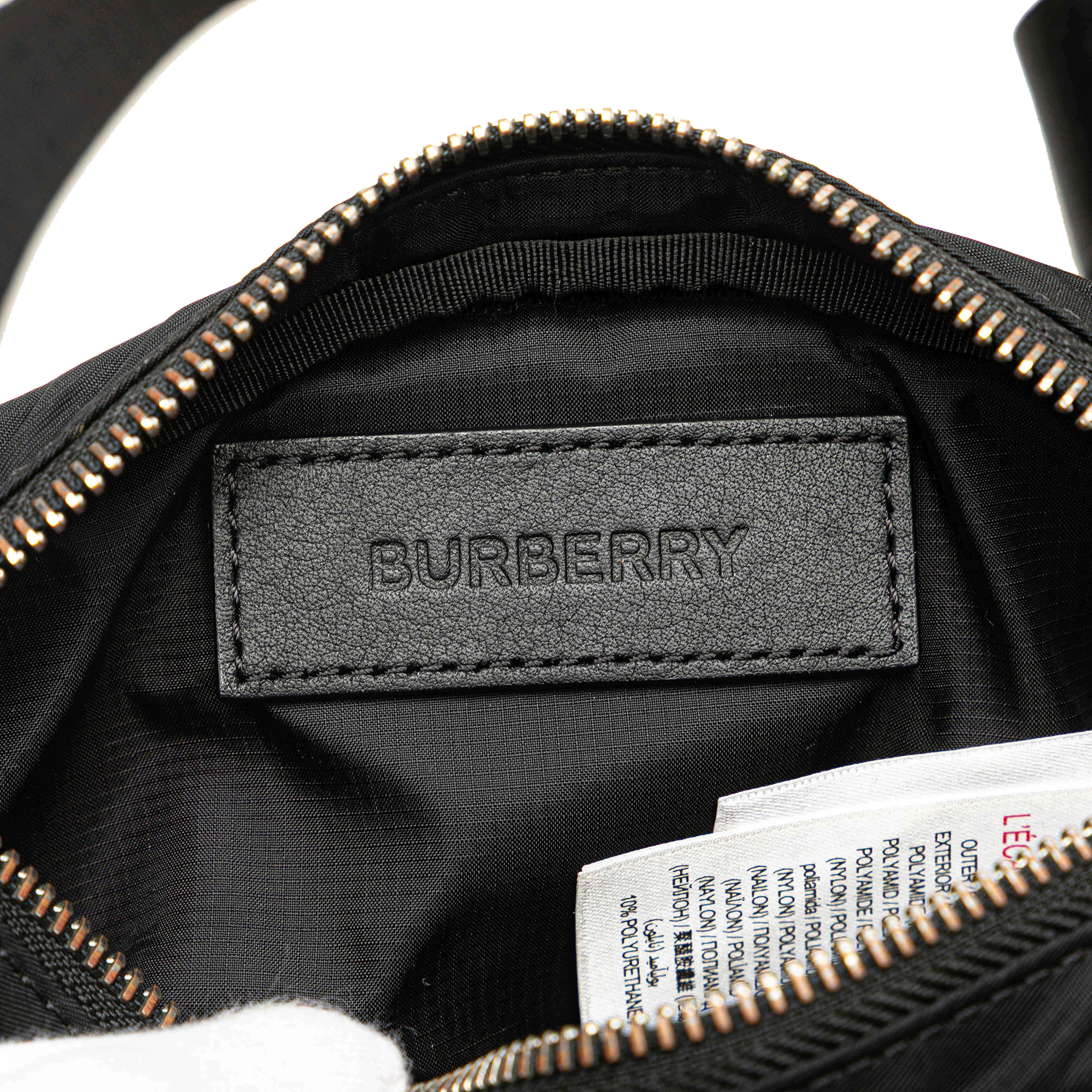 Burberry Nylon Logo Cannon Belt Bag, från Luxclusif, i färgen black. Klicka för att öppna bilden i stort format