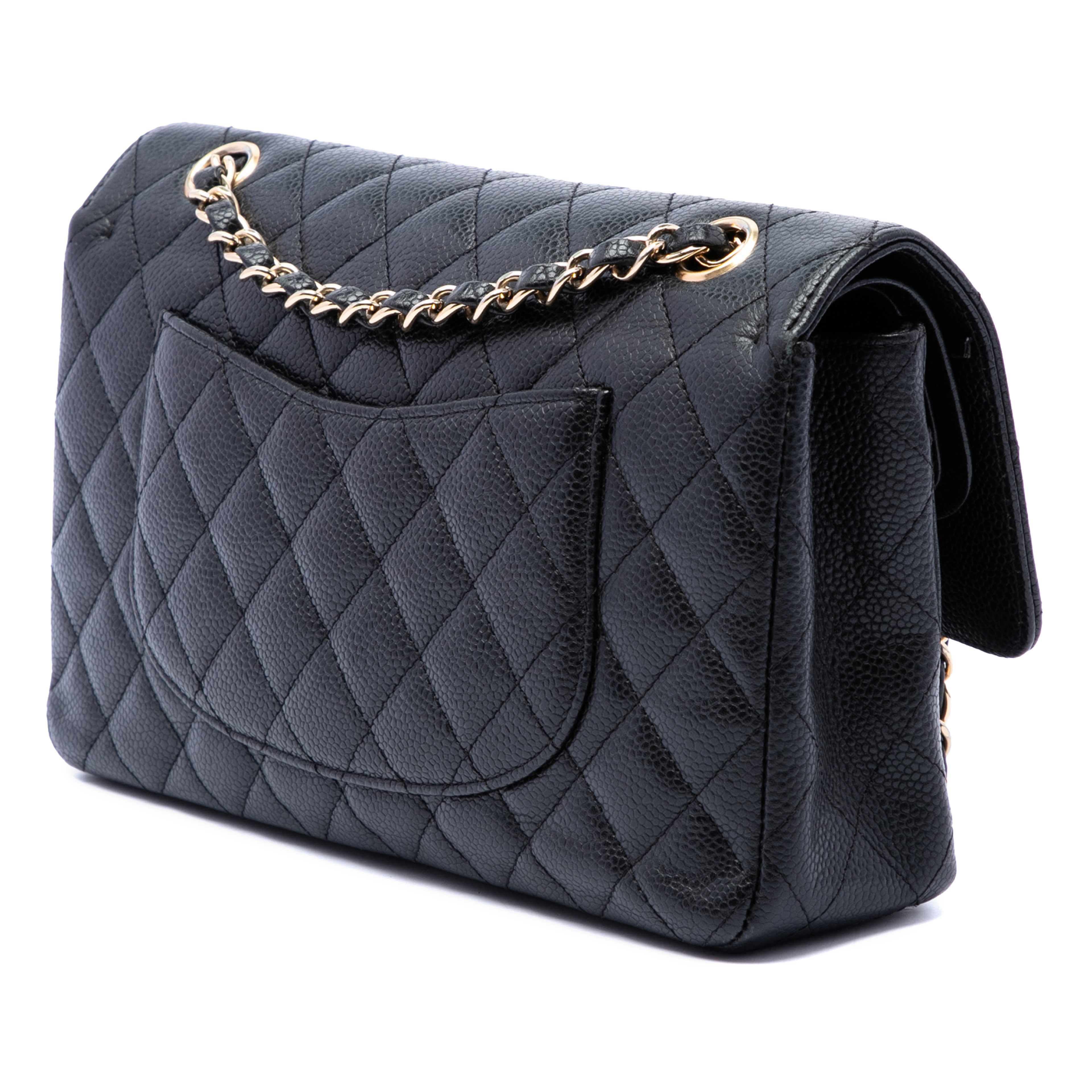 Chanel Medium Classic Caviar Double Flap, från Luxclusif, i färgen svart. Klicka för att öppna bilden i stort format