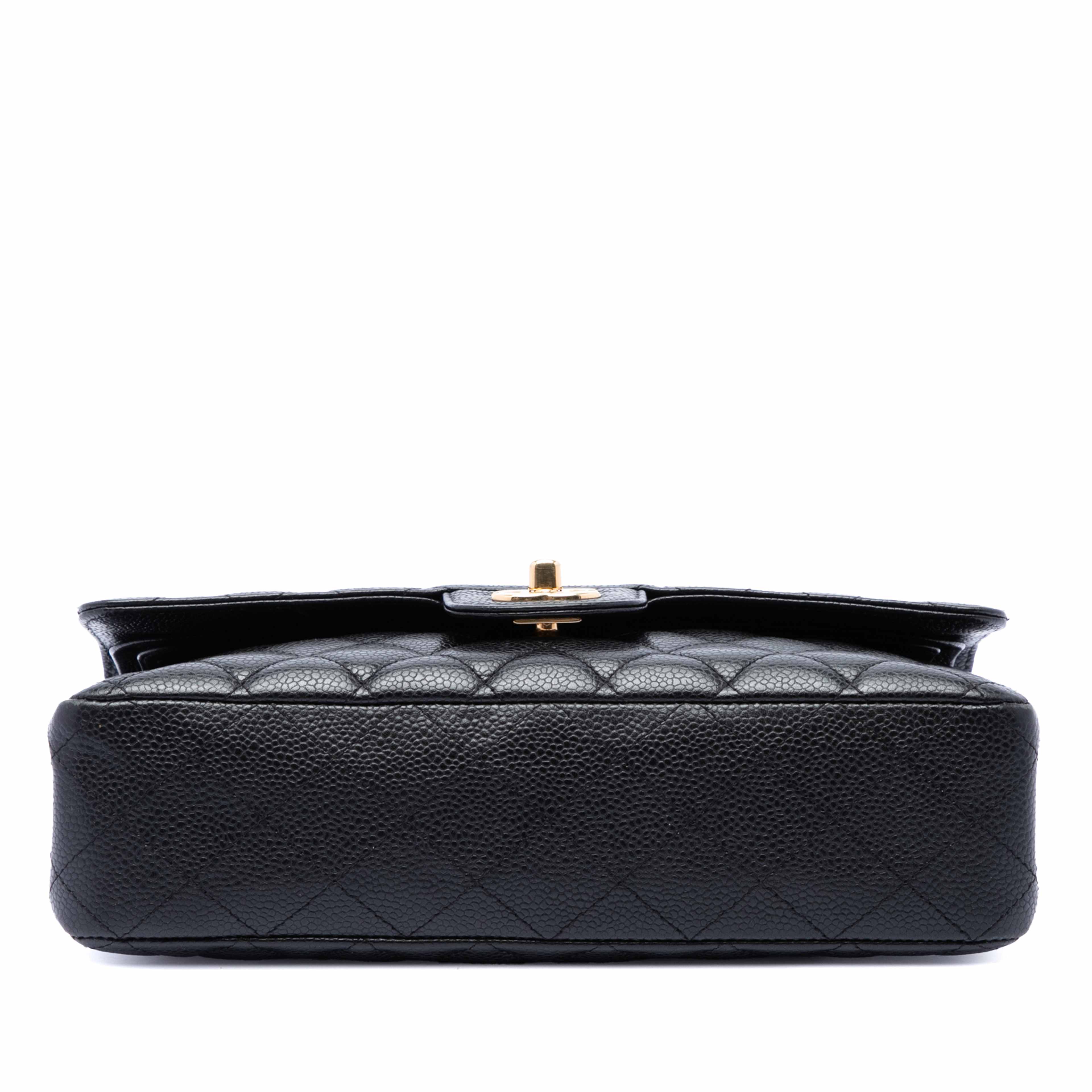 Chanel Medium Classic Caviar Double Flap, från Luxclusif, i färgen svart. Klicka för att öppna bilden i stort format
