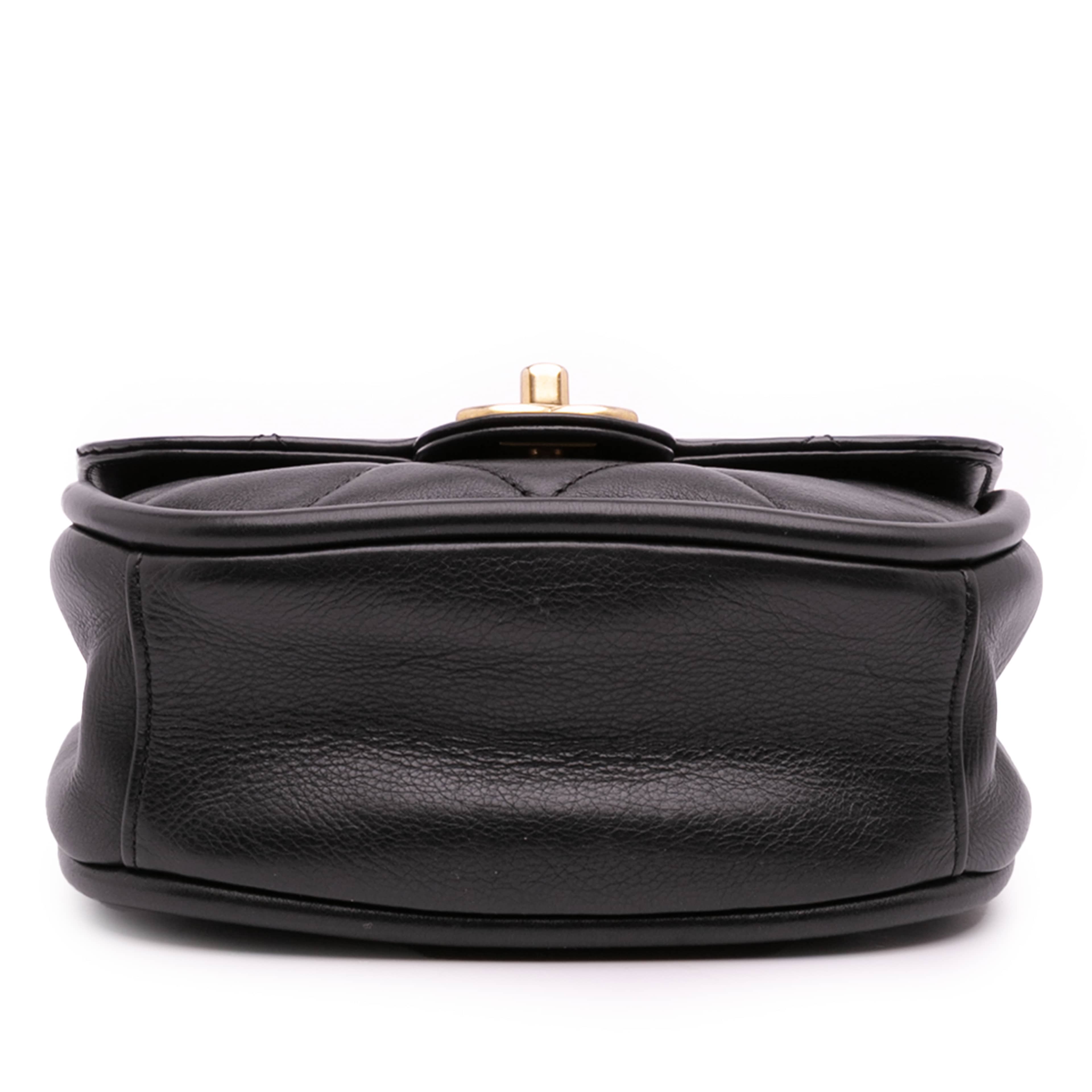 Chanel Mini Cc Quilted Calfskin Round Moon Messenger Flap, från Luxclusif, i färgen black. Klicka för att öppna bilden i stort format