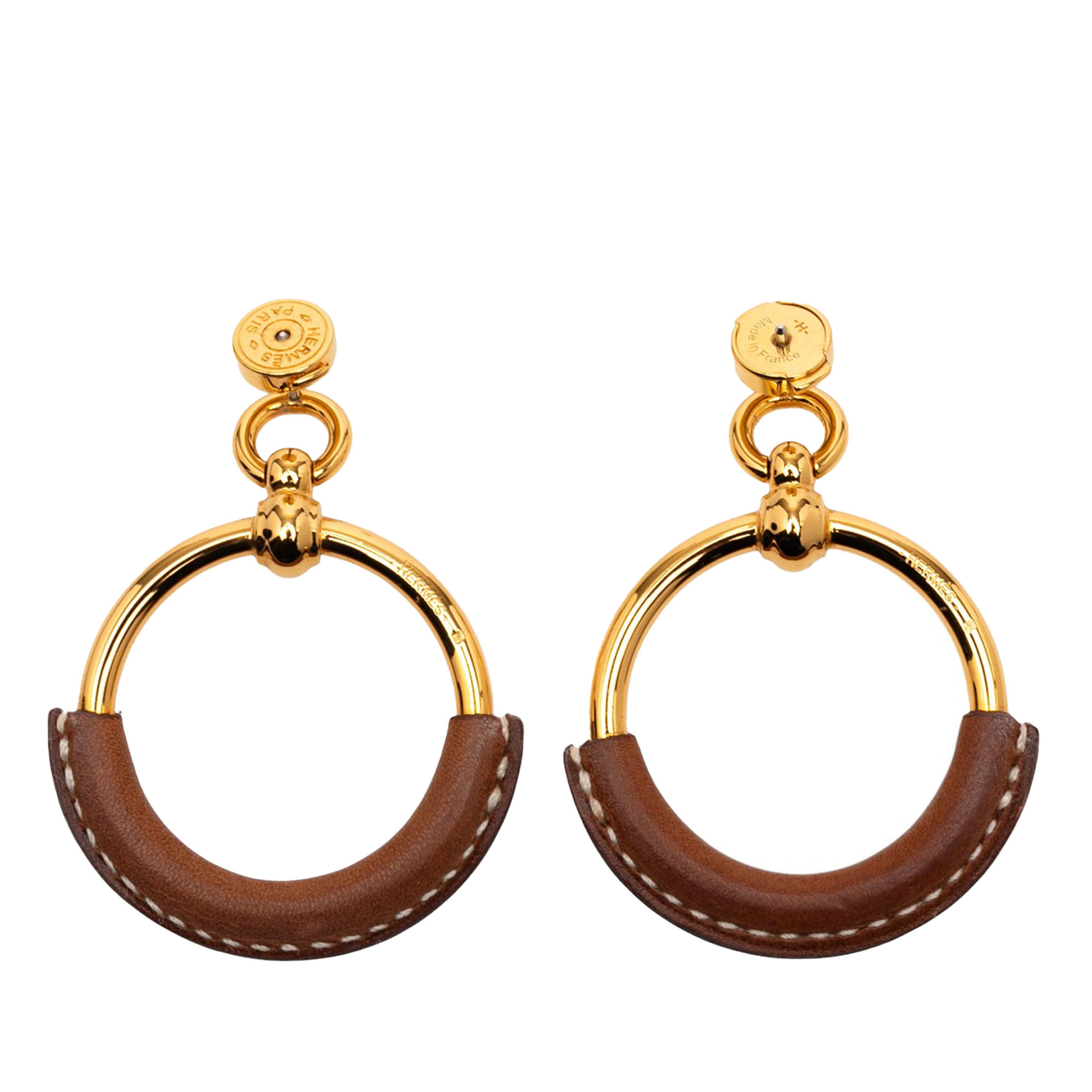Hermès Gold Plated Barenia Loop Earrings, från Luxclusif, i färgen gold. Klicka för att öppna bilden i stort format