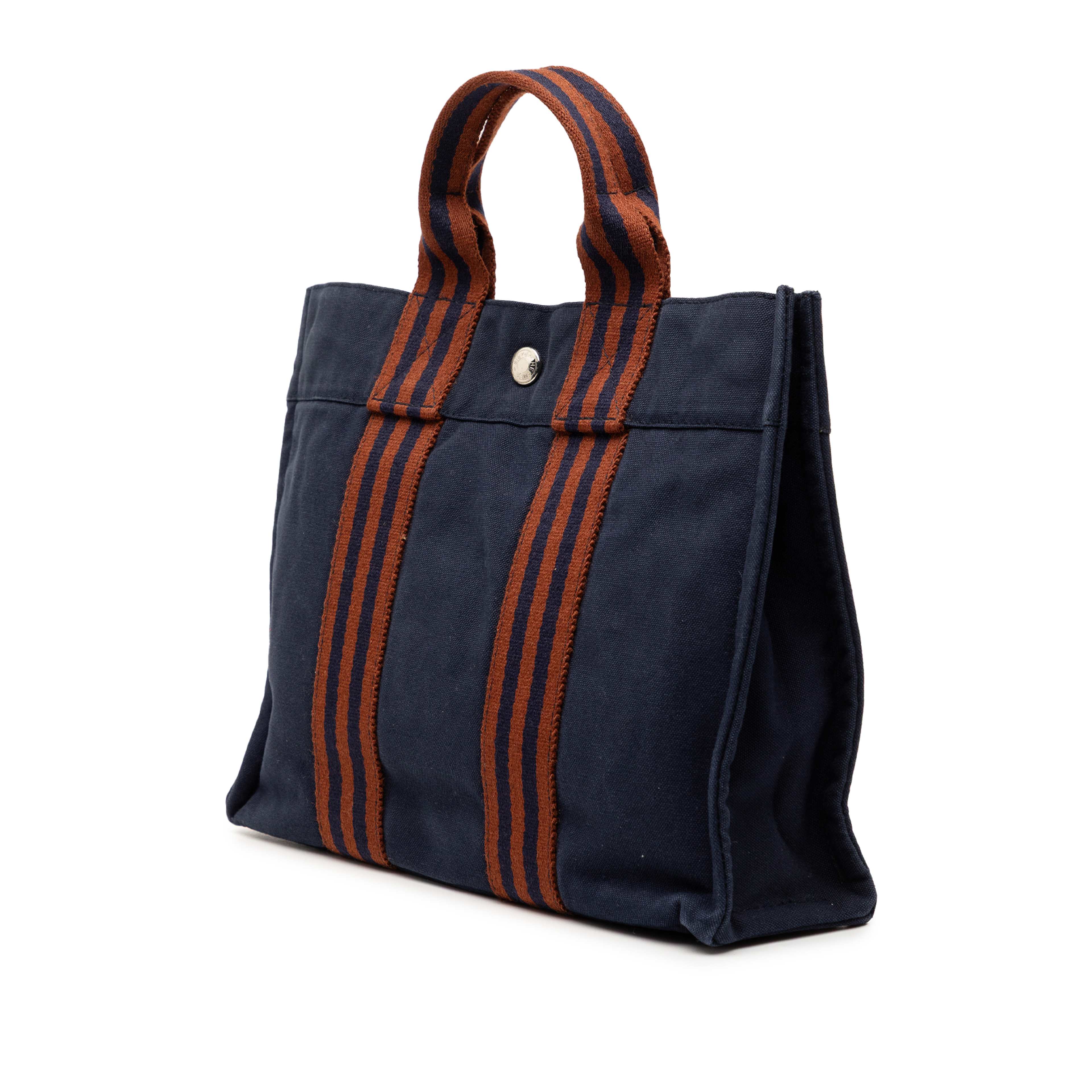 Hermès Canvas Fourre Tout Pm, från Luxclusif, i färgen navy. Klicka för att öppna bilden i stort format