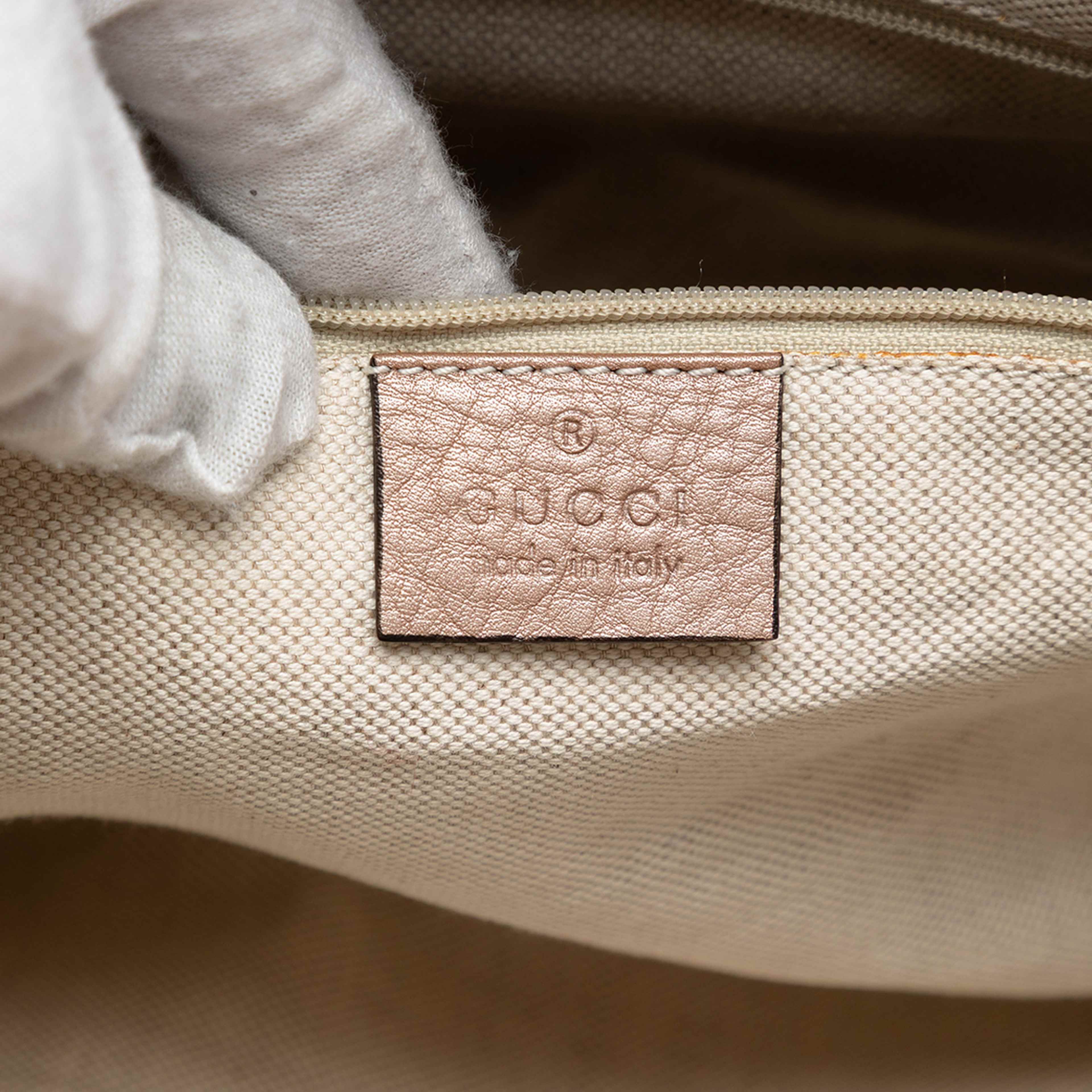 Gucci Medium Metallic Calfskin Sukey Tote, från Luxclusif, i färgen light pink. Klicka för att öppna bilden i stort format