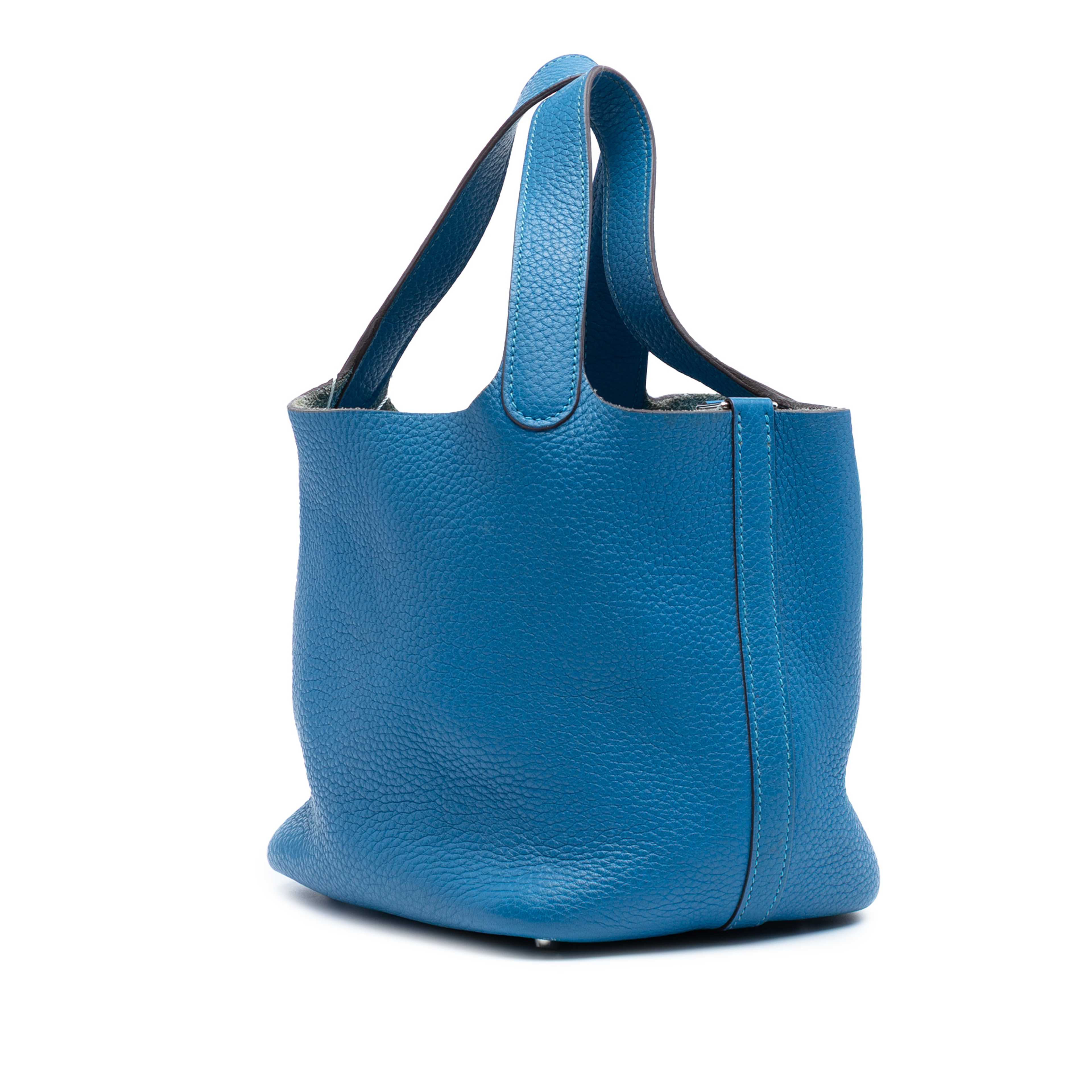 Hermès Clemence Picotin Lock 18, från Luxclusif, i färgen blue. Klicka för att öppna bilden i stort format