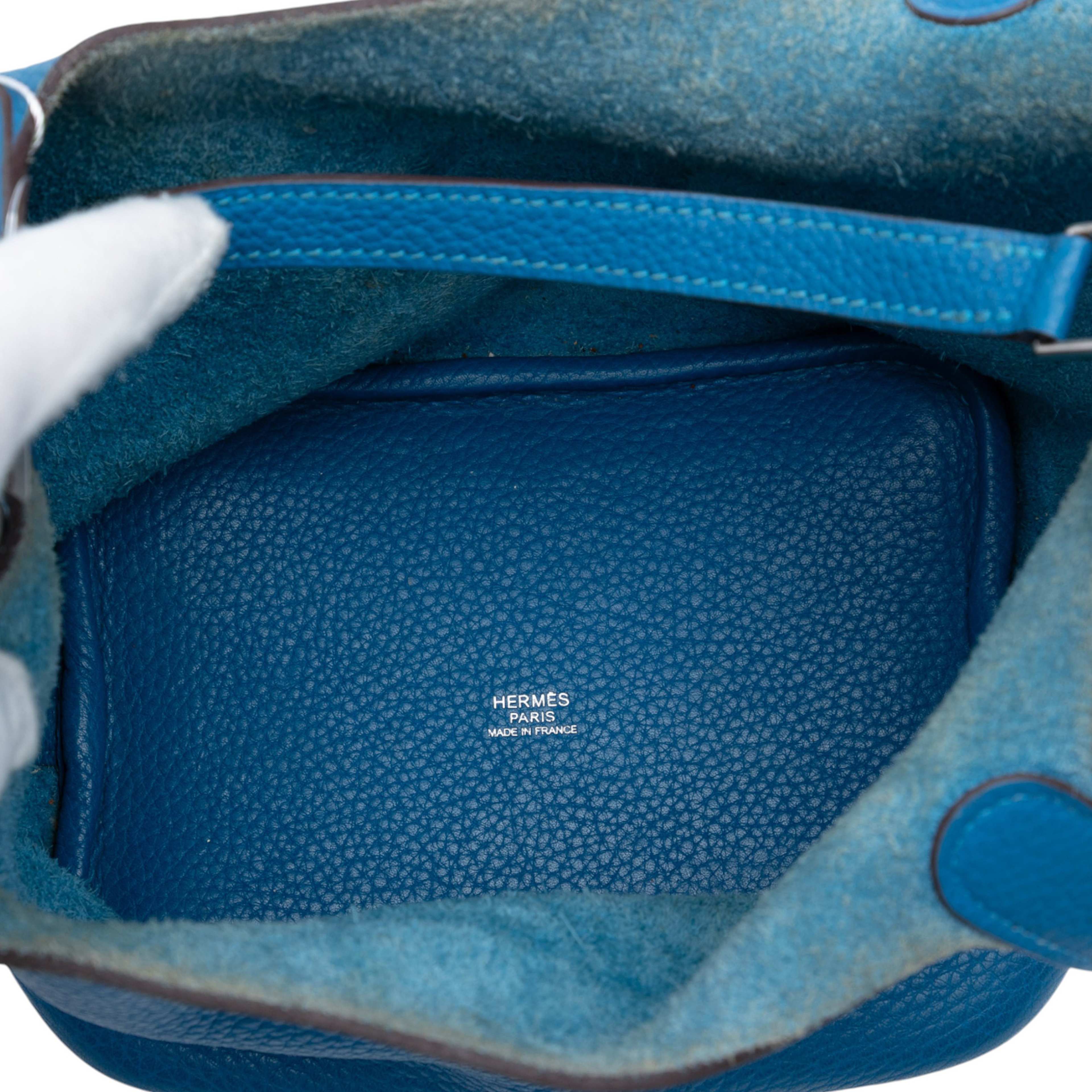 Hermès Clemence Picotin Lock 18, från Luxclusif, i färgen blue. Klicka för att öppna bilden i stort format