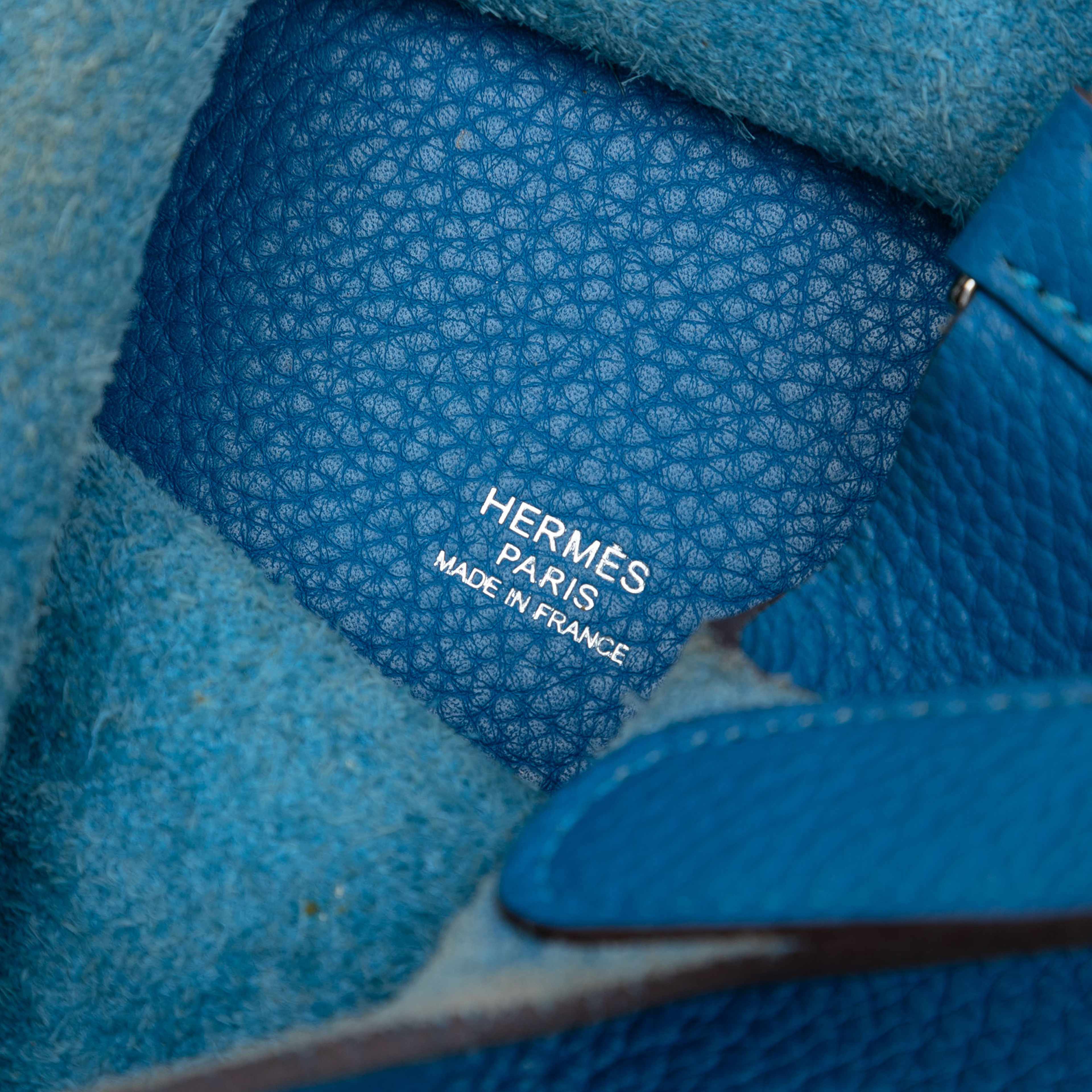 Hermès Clemence Picotin Lock 18, från Luxclusif, i färgen blue. Klicka för att öppna bilden i stort format
