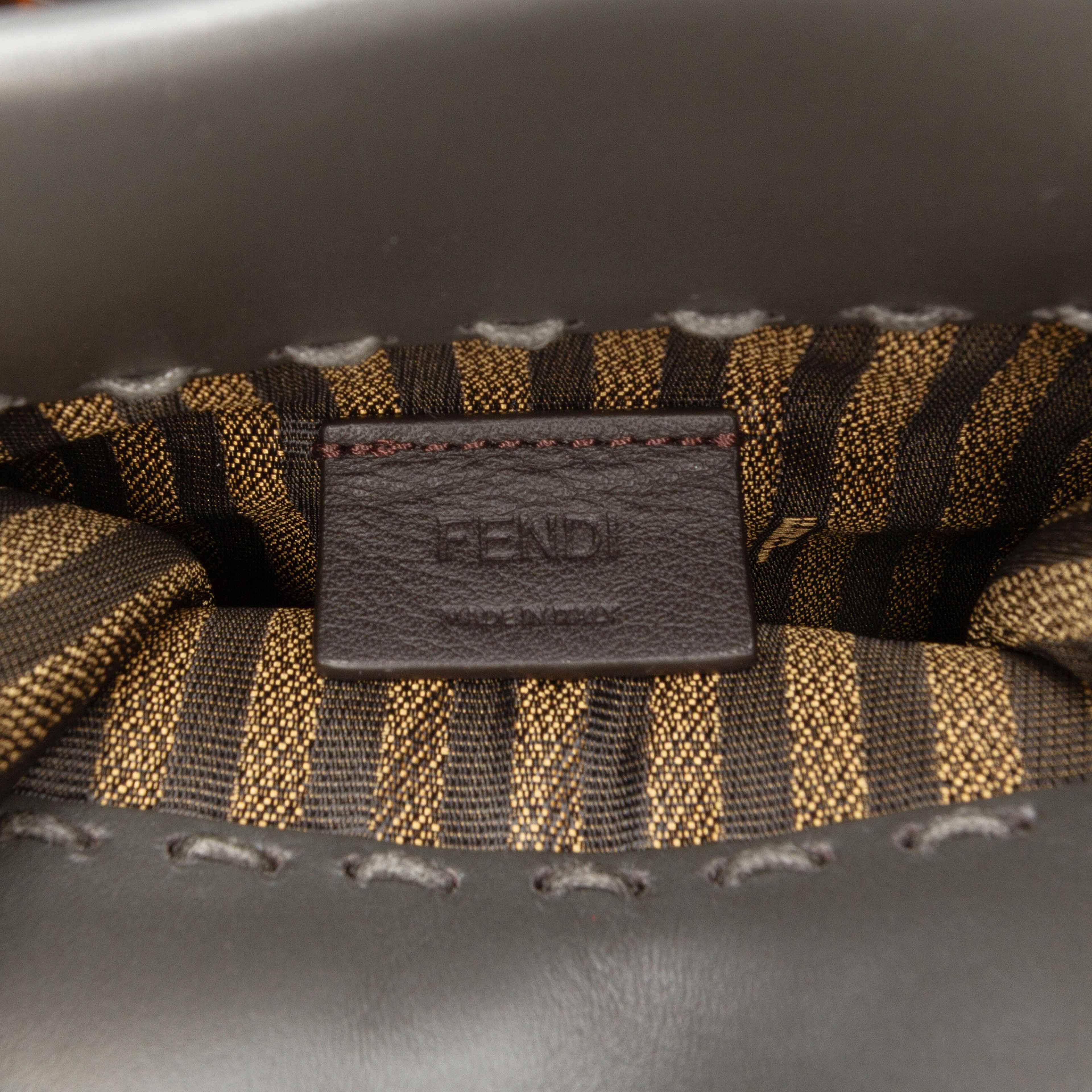 Fendi Mini Sunshine Shopper Tote, från Luxclusif, i färgen black. Klicka för att öppna bilden i stort format