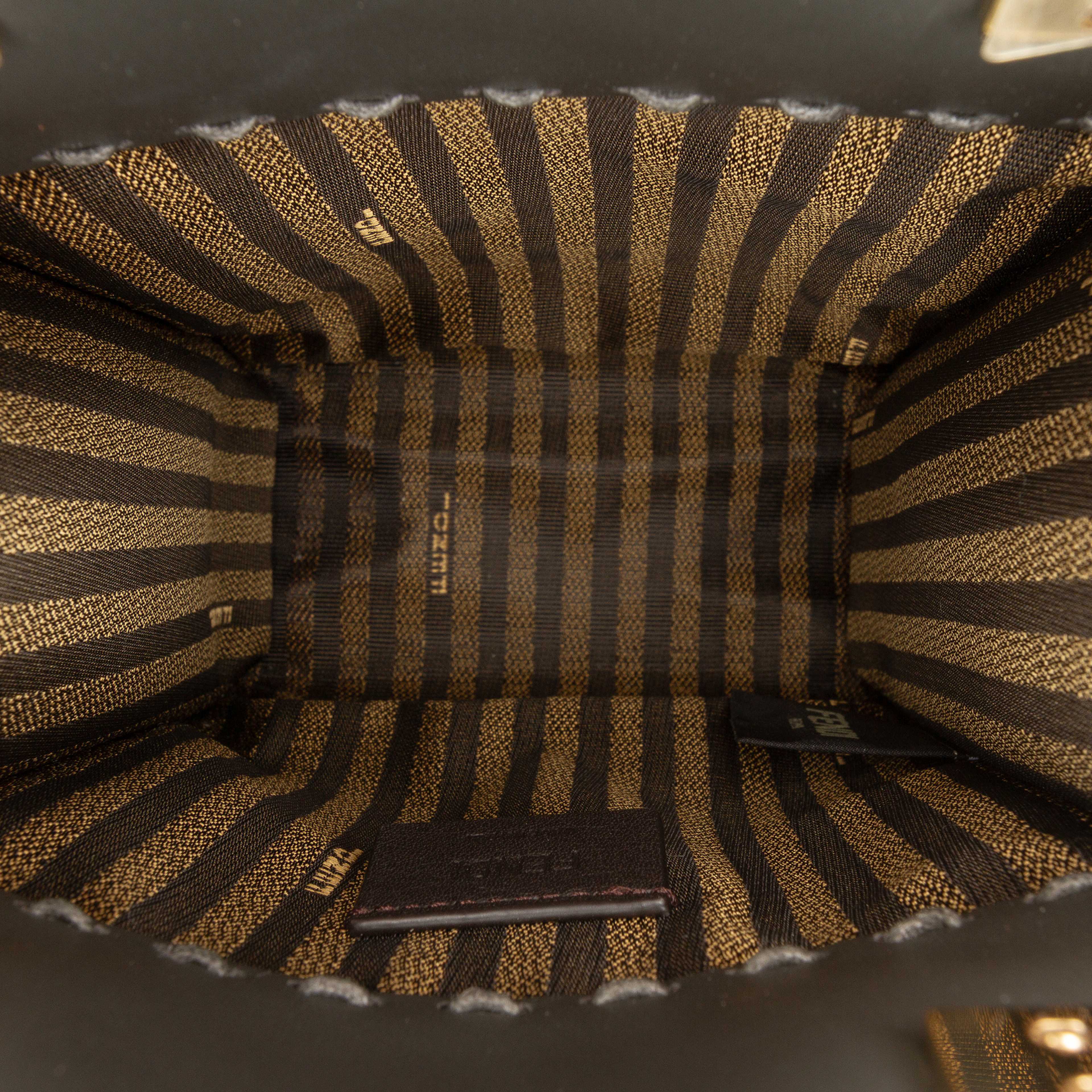 Fendi Mini Sunshine Shopper Tote, från Luxclusif, i färgen black. Klicka för att öppna bilden i stort format