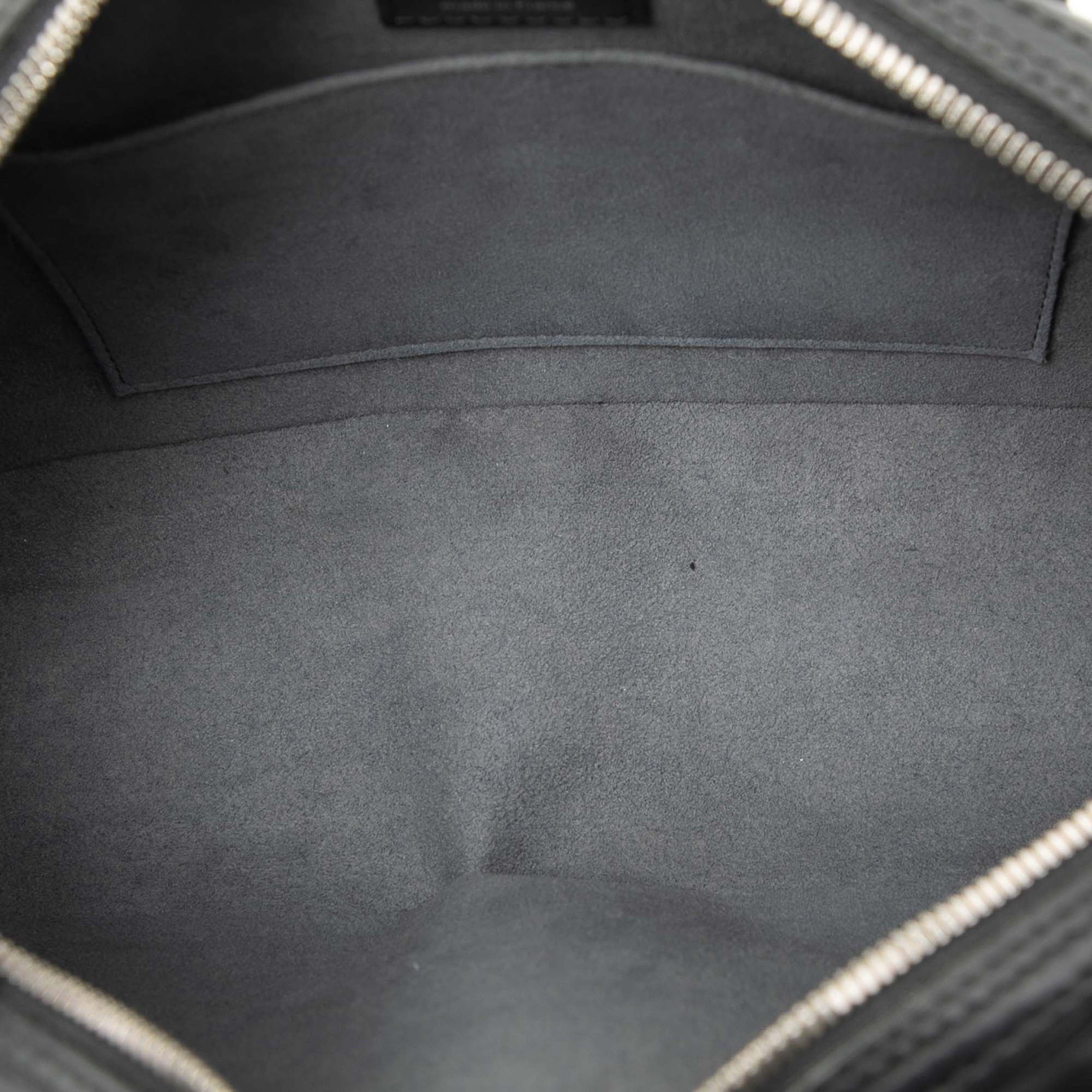 Louis Vuitton Epi Jasmine, från Luxclusif, i färgen black. Klicka för att öppna bilden i stort format