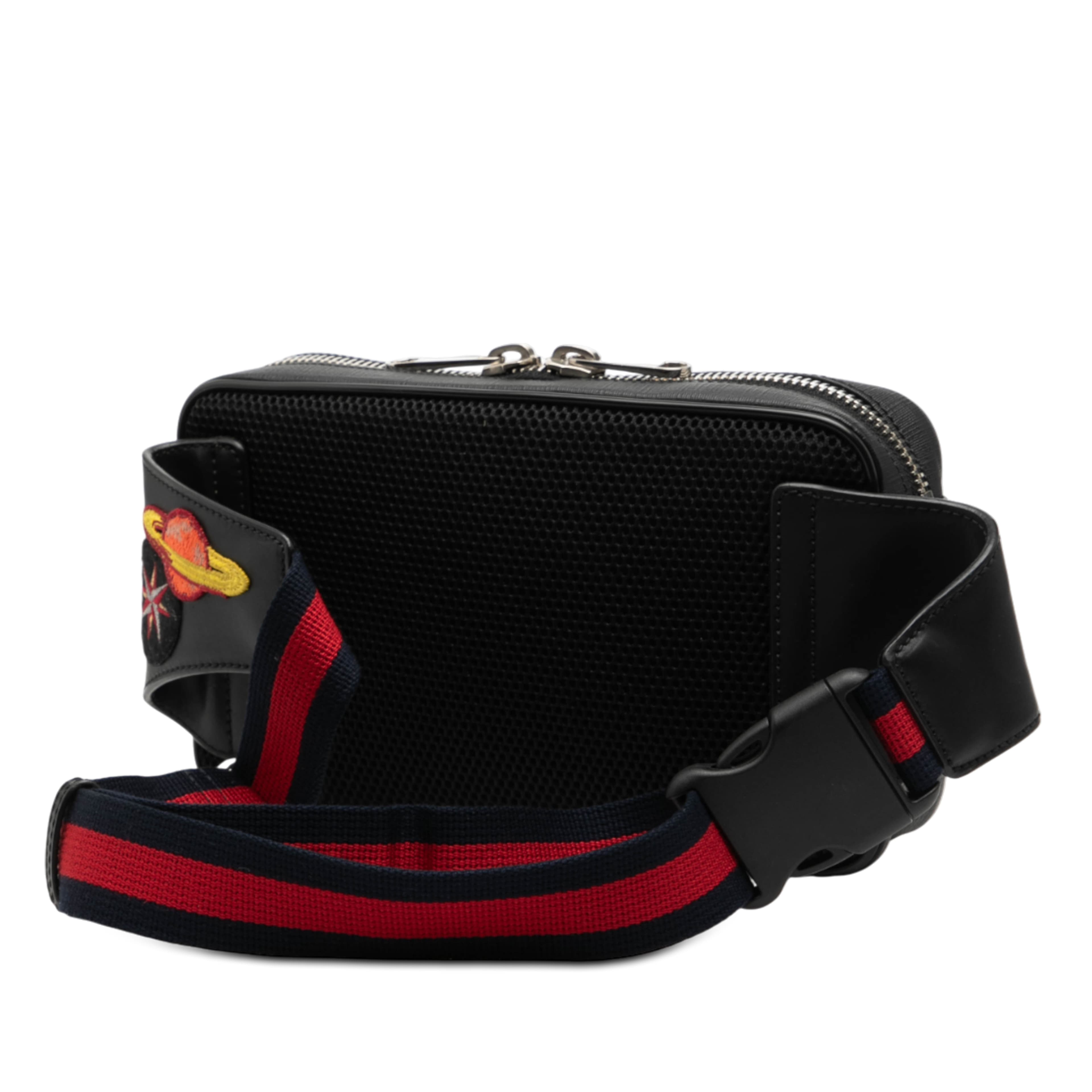 Gucci Gg Supreme Web Night Courrier Belt Bag, från Luxclusif, i färgen black. Klicka för att öppna bilden i stort format