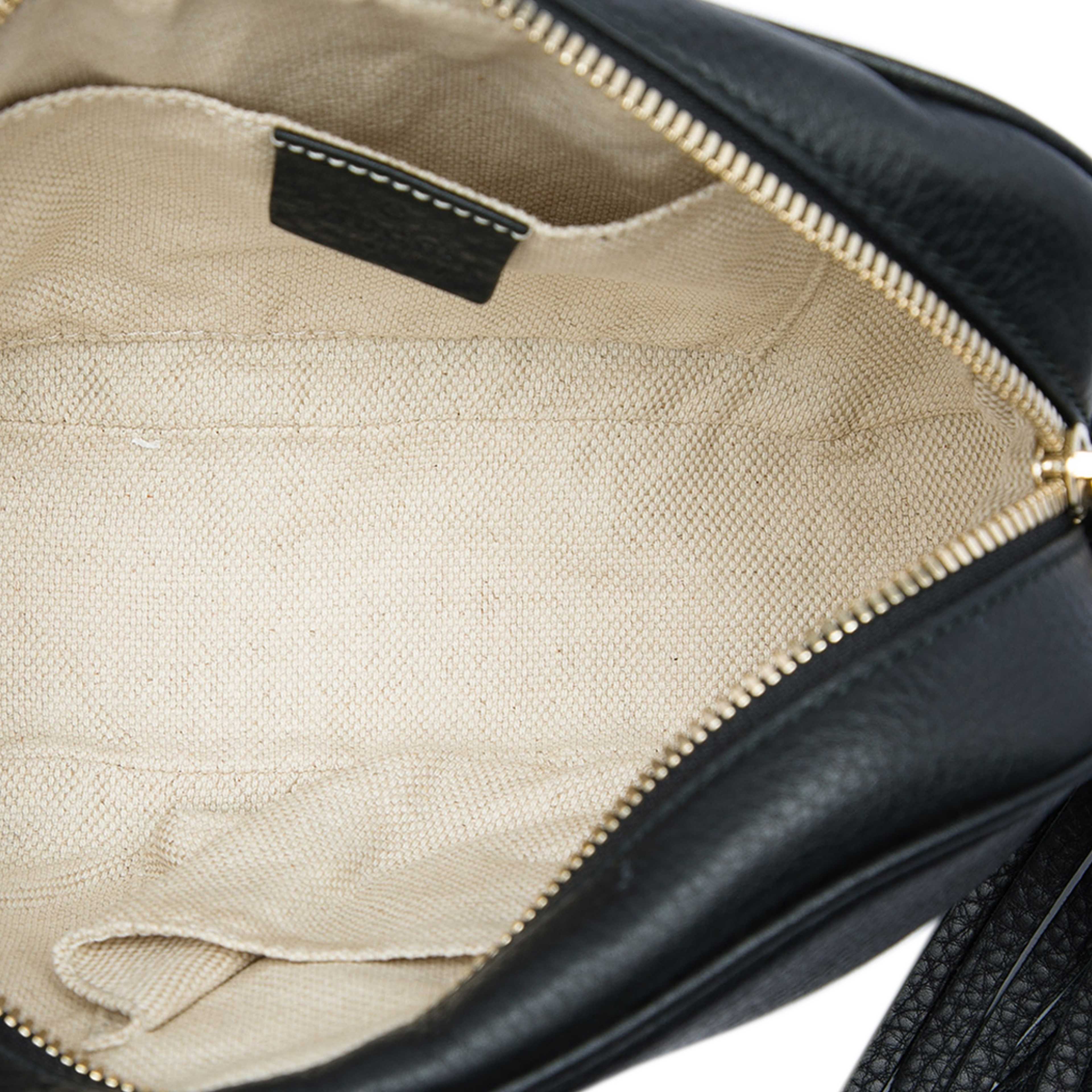 Gucci Calfskin Soho Disco Crossbody, från Luxclusif, i färgen svart. Klicka för att öppna bilden i stort format