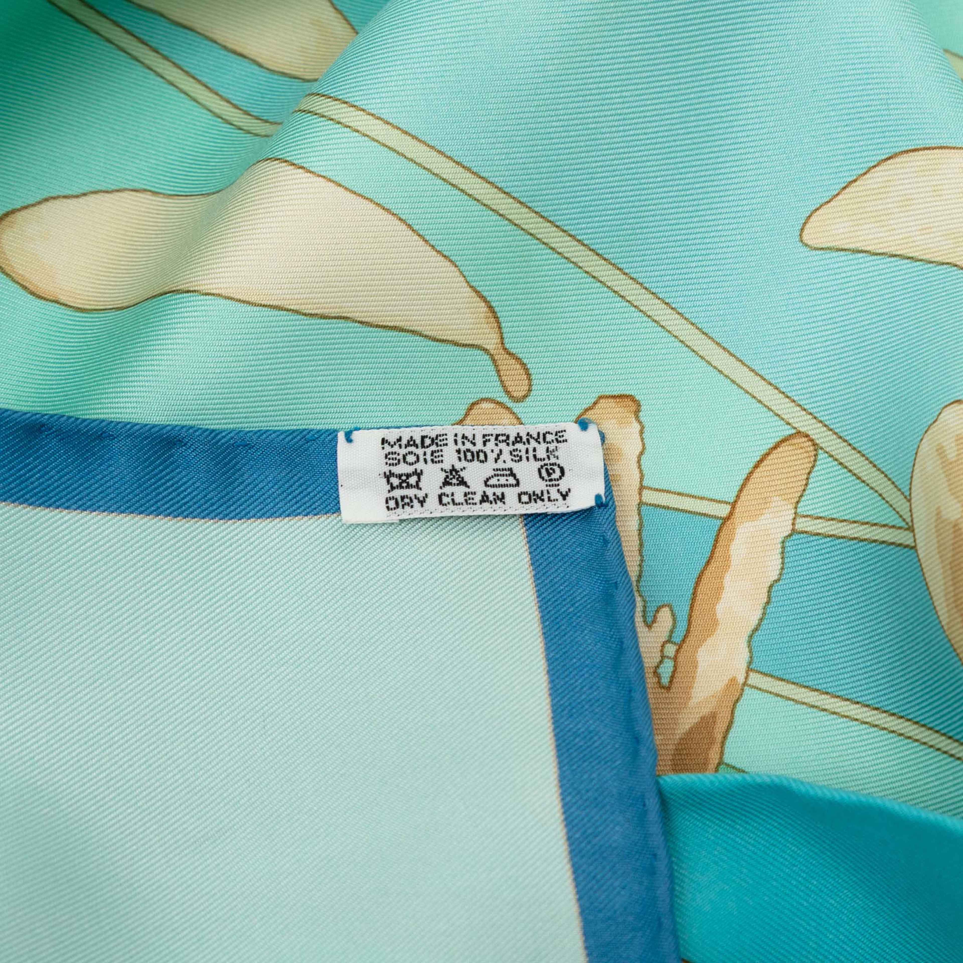 Hermès Au Gre Du Vent Silk Scarf 90, från Luxclusif, i färgen turquoise. Klicka för att öppna bilden i stort format