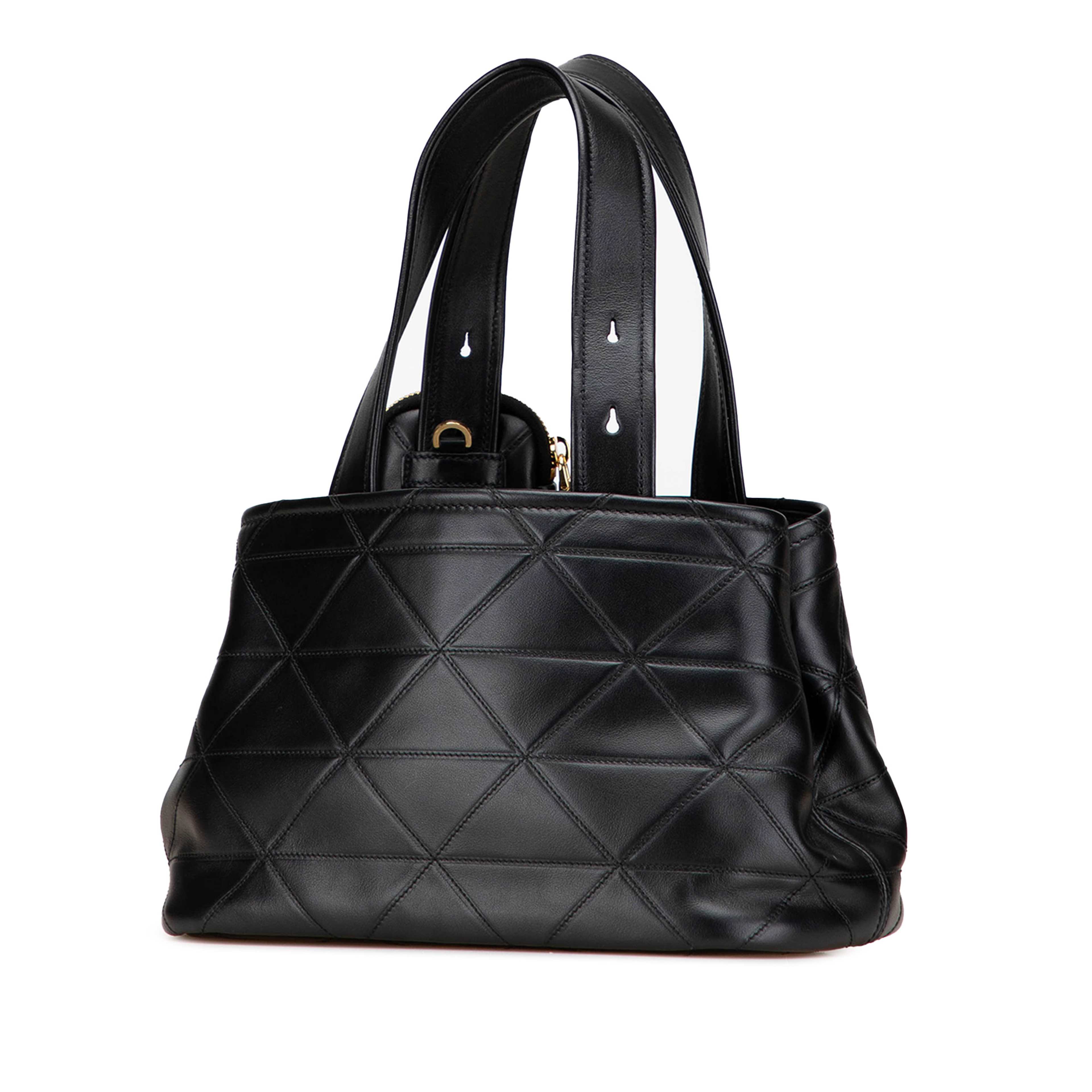 Prada Small Quilted Lambskin Satchel, från Luxclusif, i färgen black. Klicka för att öppna bilden i stort format