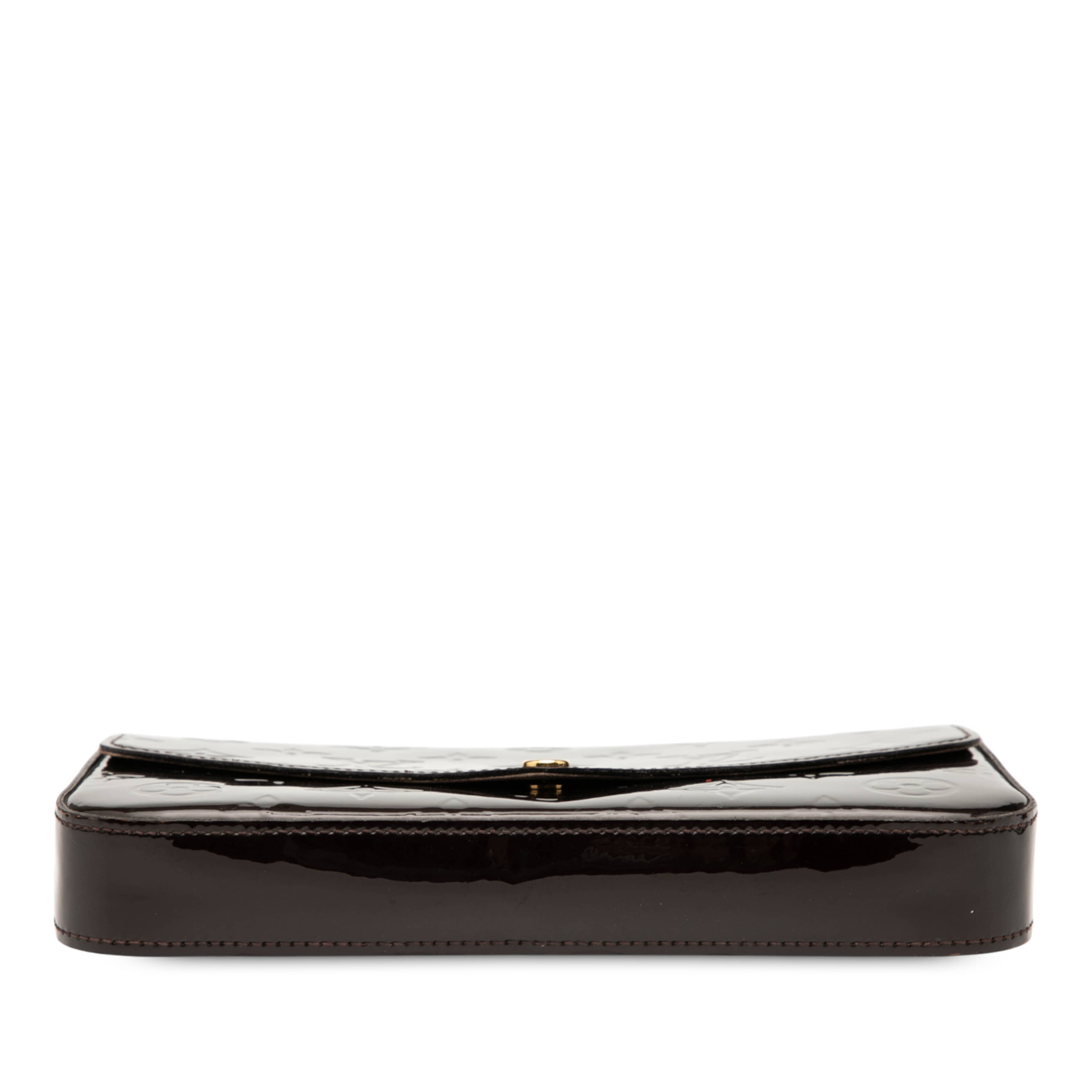 Louis Vuitton Monogram Vernis Pochette Felicie, från Luxclusif, i färgen purple. Klicka för att öppna bilden i stort format