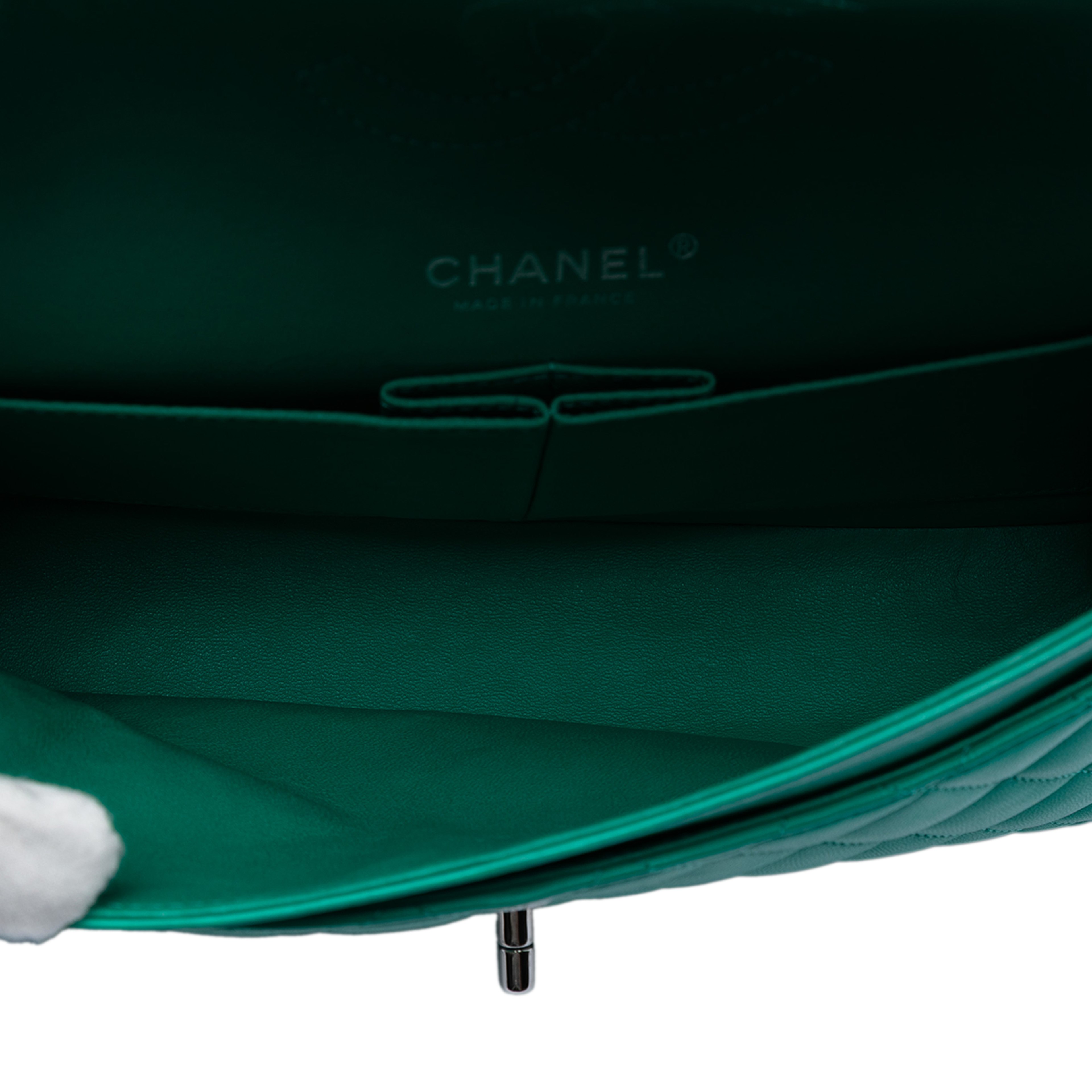 Chanel Medium Classic Lambskin Double Flap, från Luxclusif, i färgen turquoise. Klicka för att öppna bilden i stort format