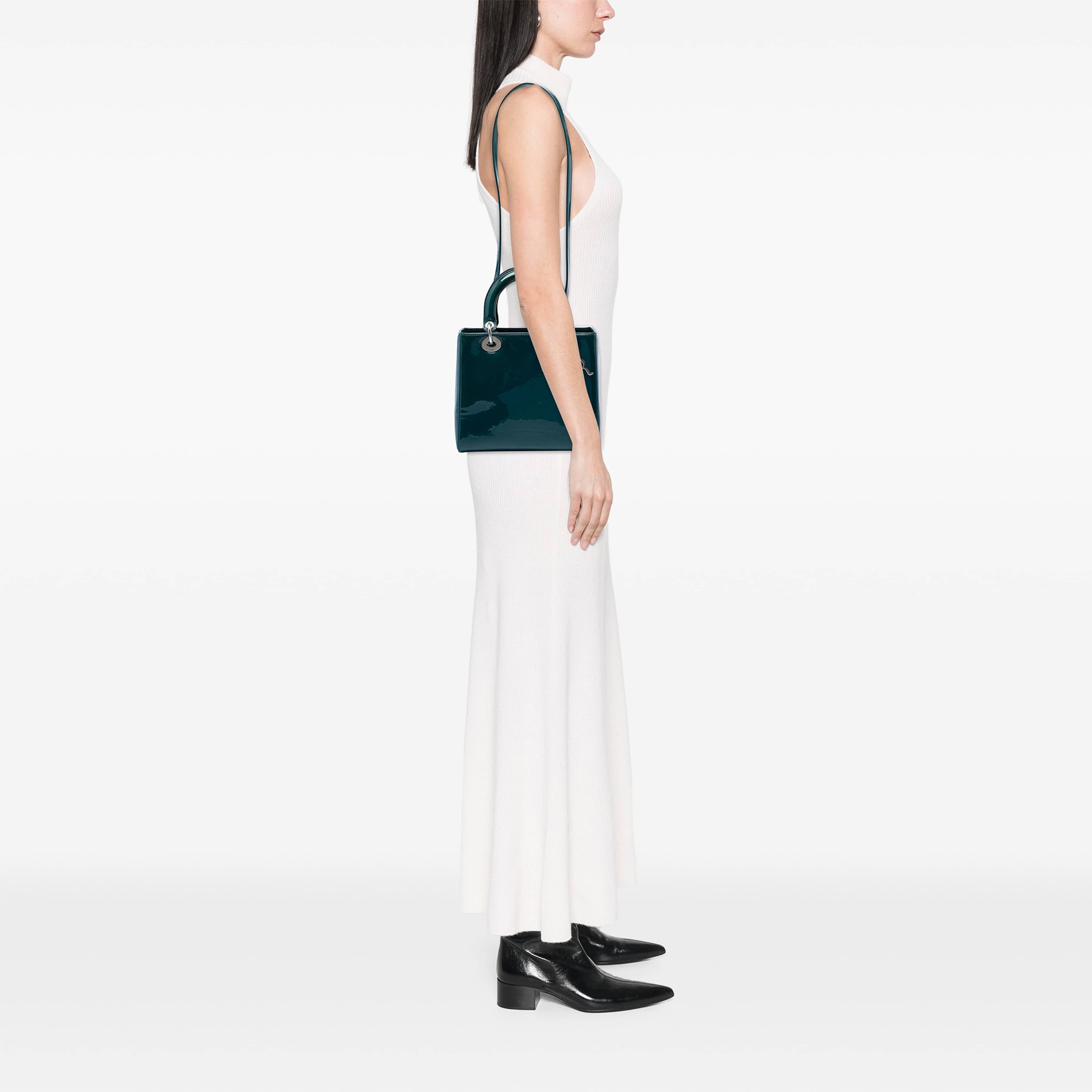 Dior Medium Patent Lady Dior, från Luxclusif, i färgen blå. Klicka för att öppna bilden i stort format