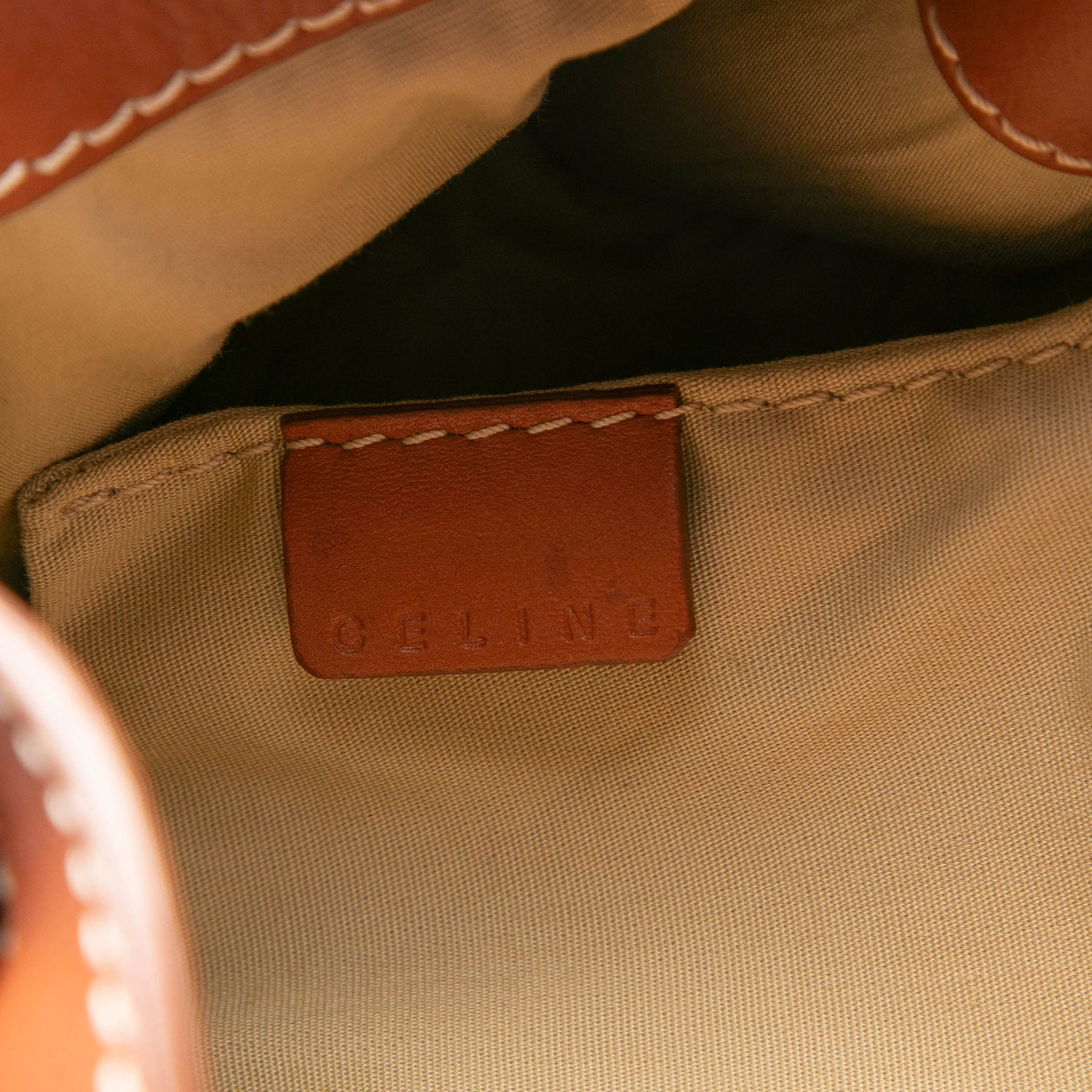 Celine Studded Leather Macadam Shoulder Bag, från Luxclusif, i färgen brun. Klicka för att öppna bilden i stort format