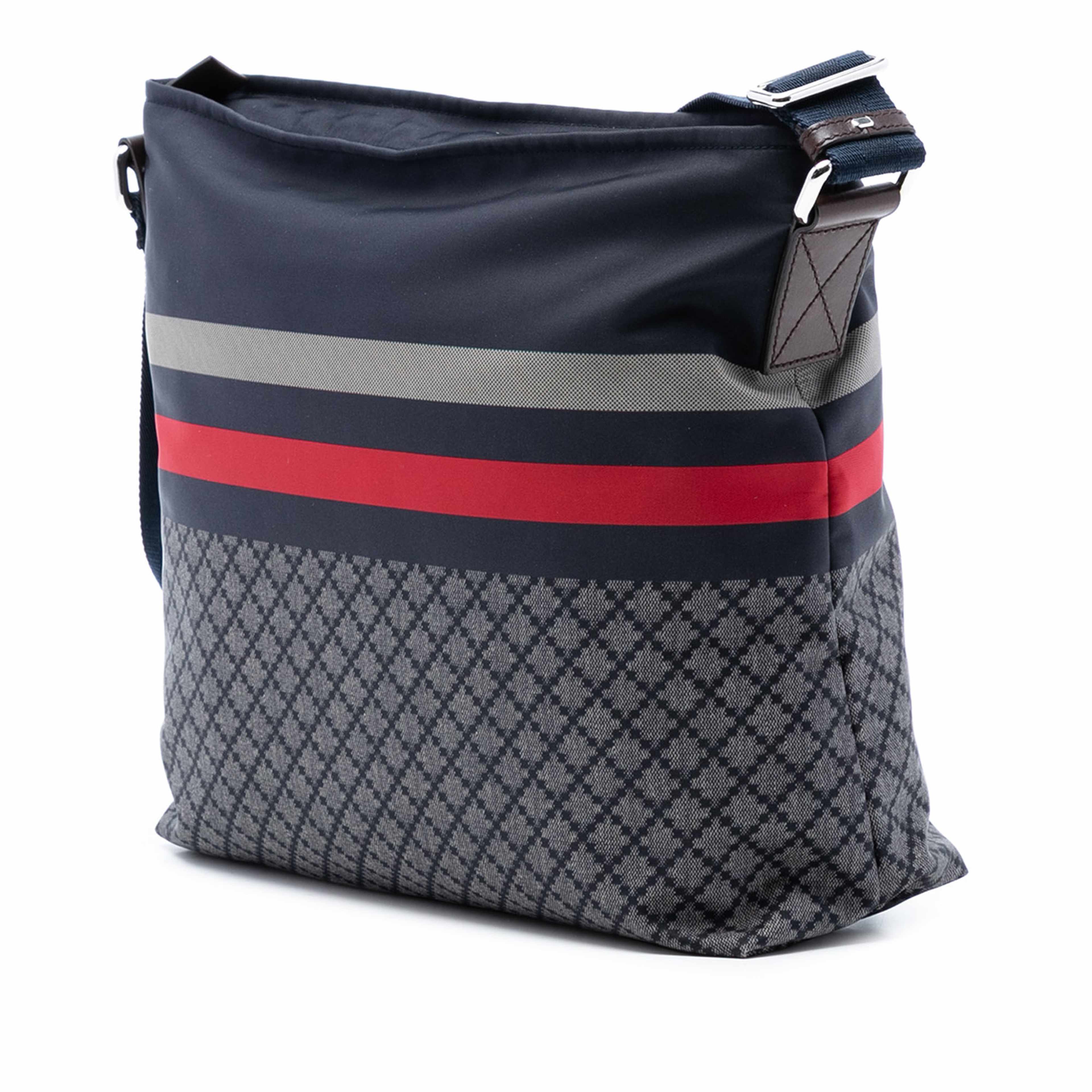 Gucci Diamante Nylon Web Crossbody, från Luxclusif, i färgen blå. Klicka för att öppna bilden i stort format