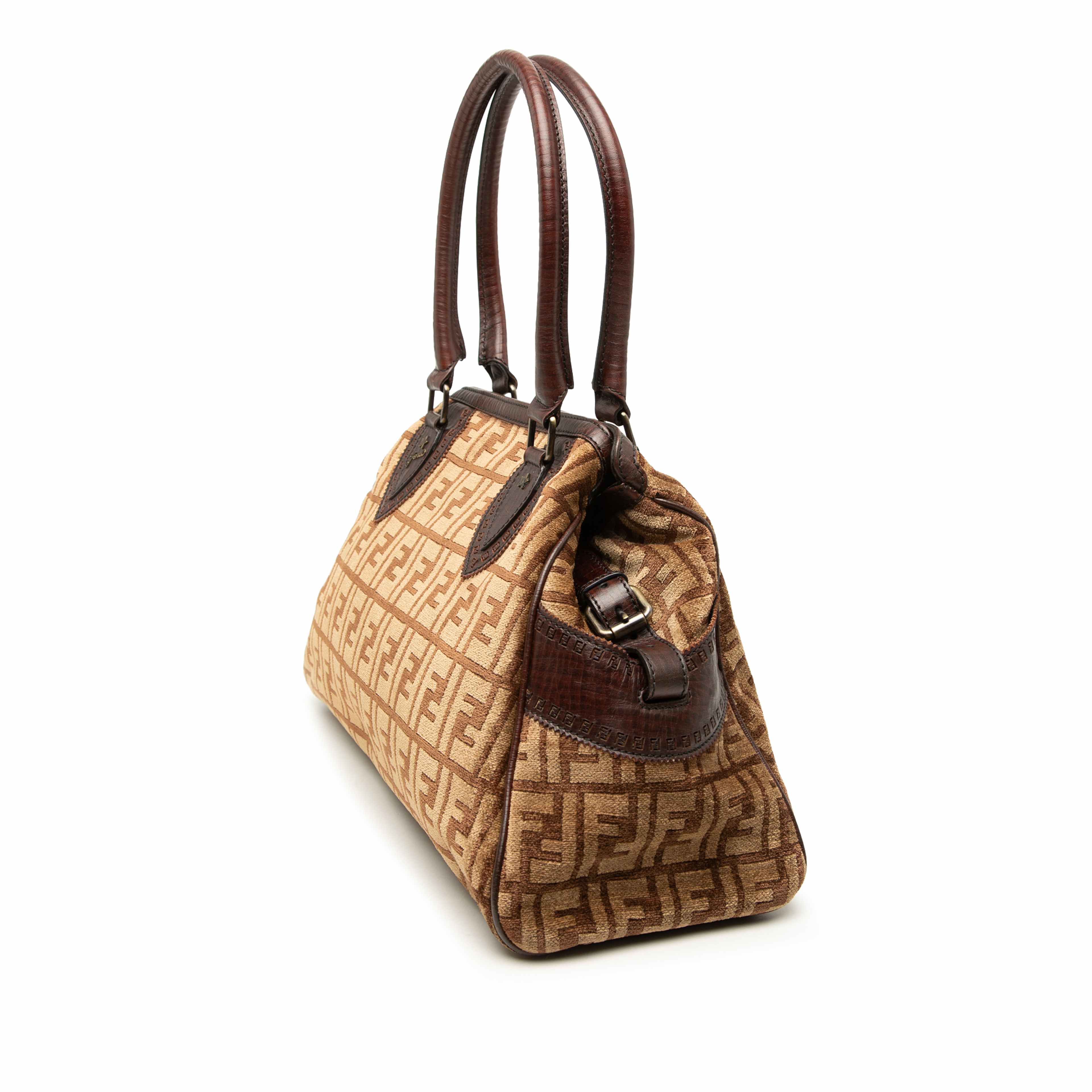 Fendi Medium Zucca Velvet Etniko Du Jour Handbag, från Luxclusif, i färgen brun. Klicka för att öppna bilden i stort format
